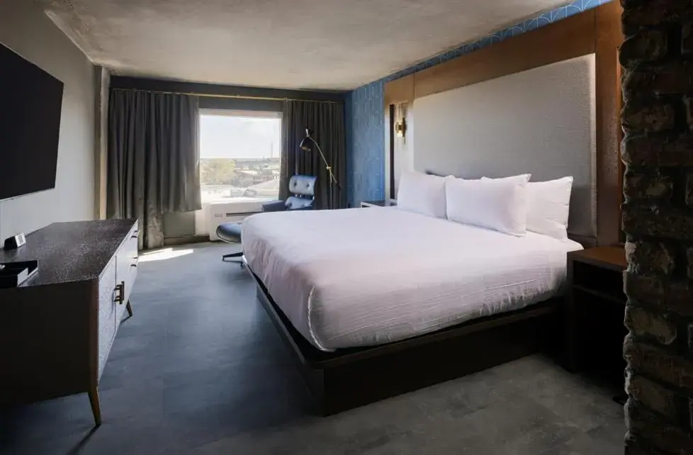 Standard King Room in Bally's Baton Rouge Hotel Standard King Room in Bally's Baton Rouge Hotel