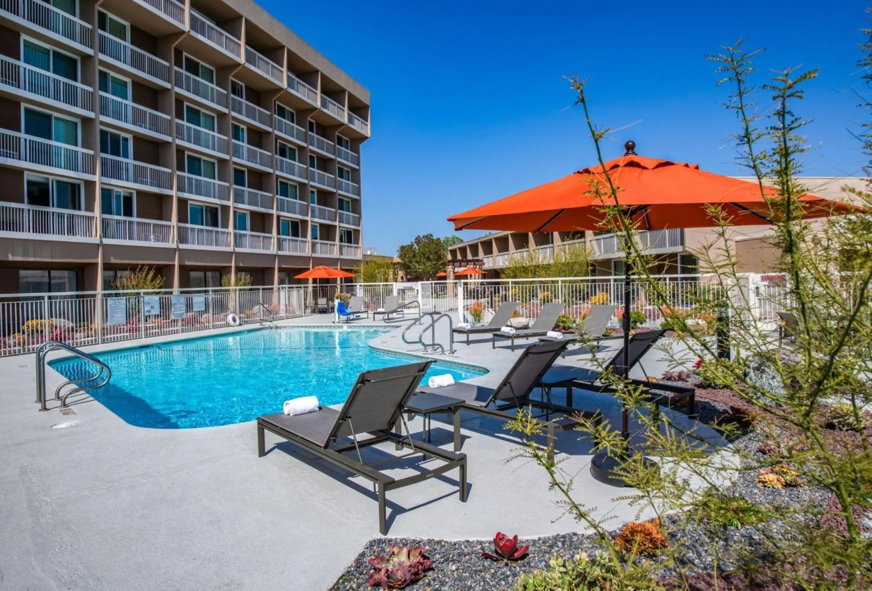 Swimming pool in Holiday Inn Oxnard - Ventura by IHG