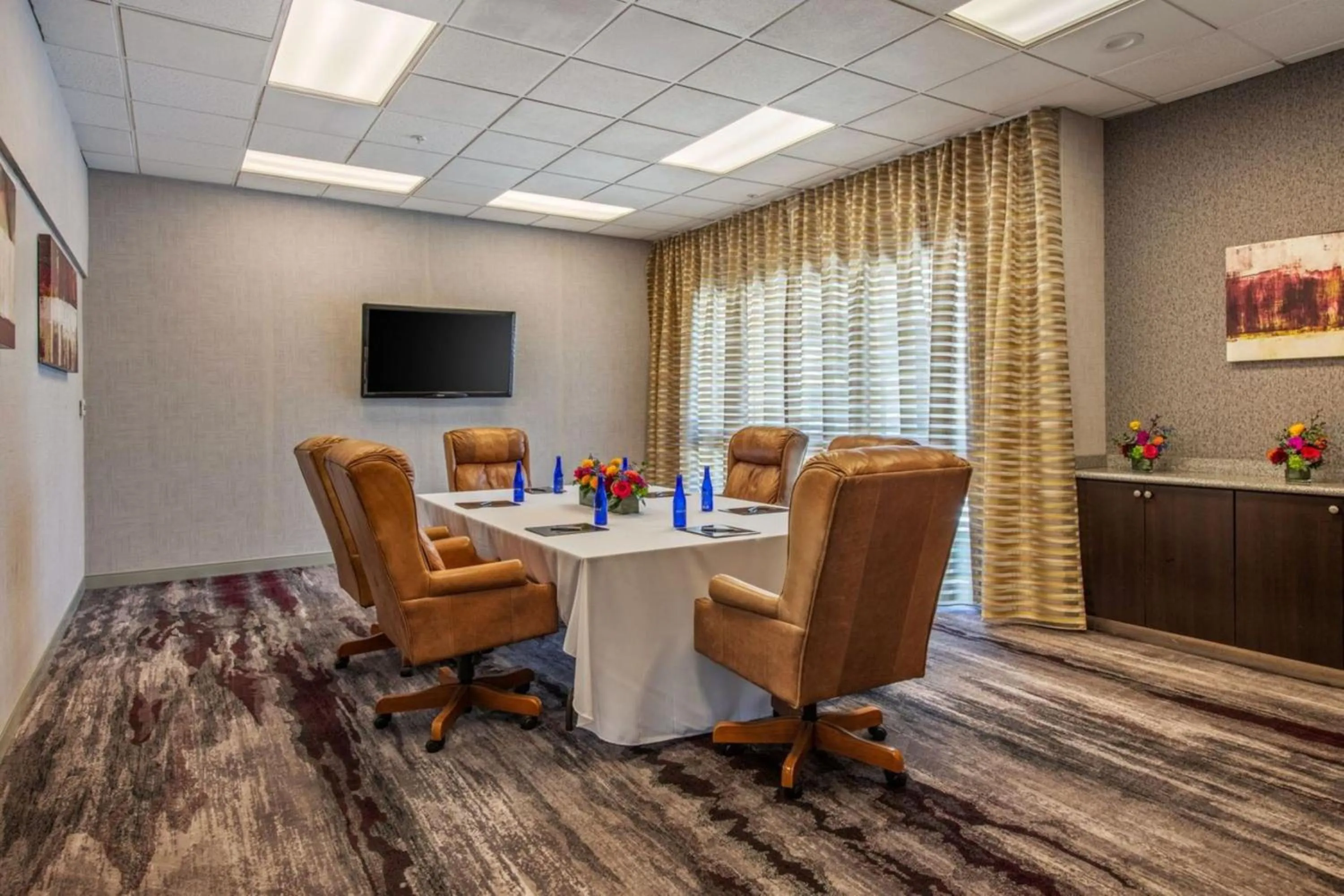 Meeting/conference room in Holiday Inn Oxnard - Ventura by IHG