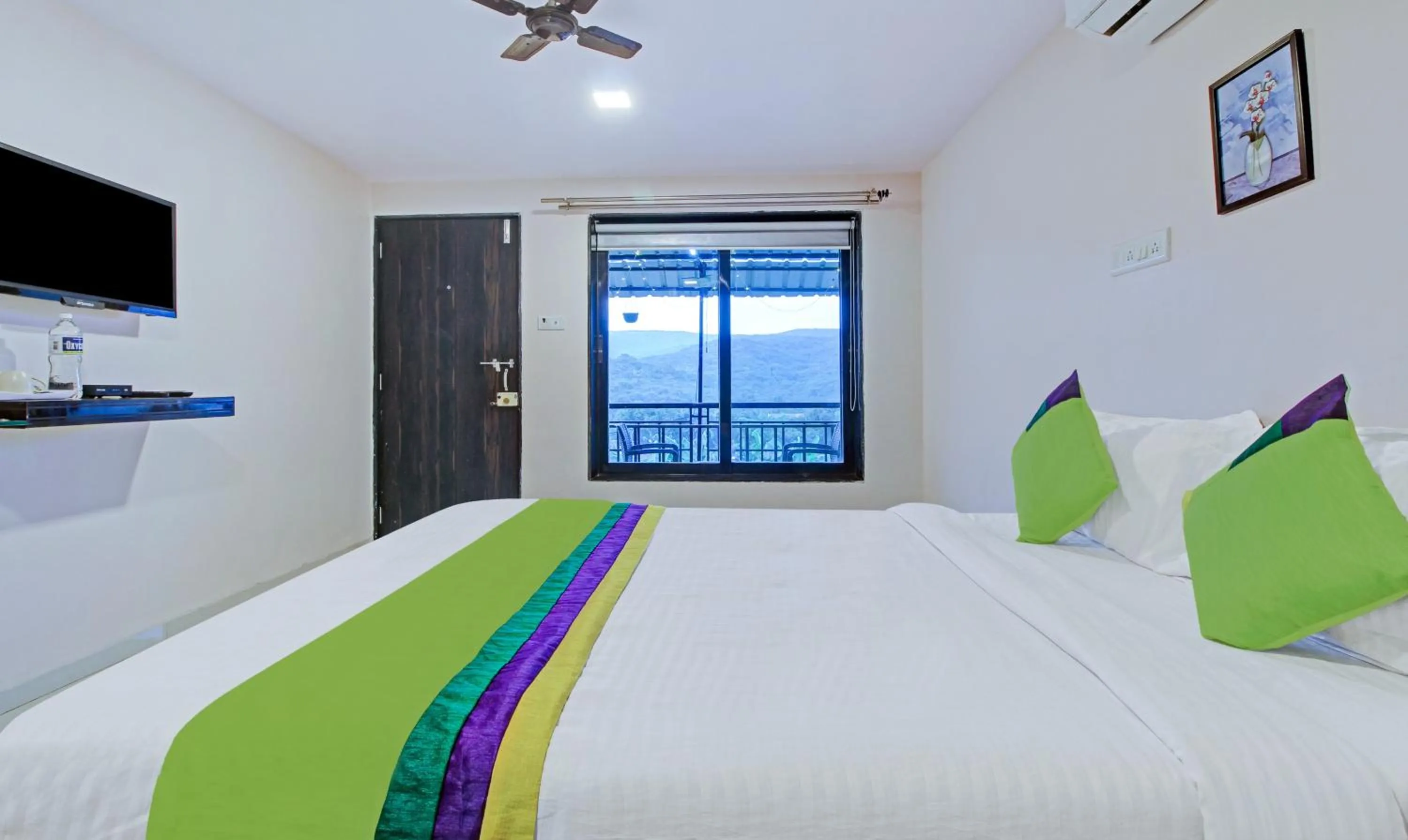 Bedroom in Treebo Berry Hill Venna Lake, 3 Km From City Center