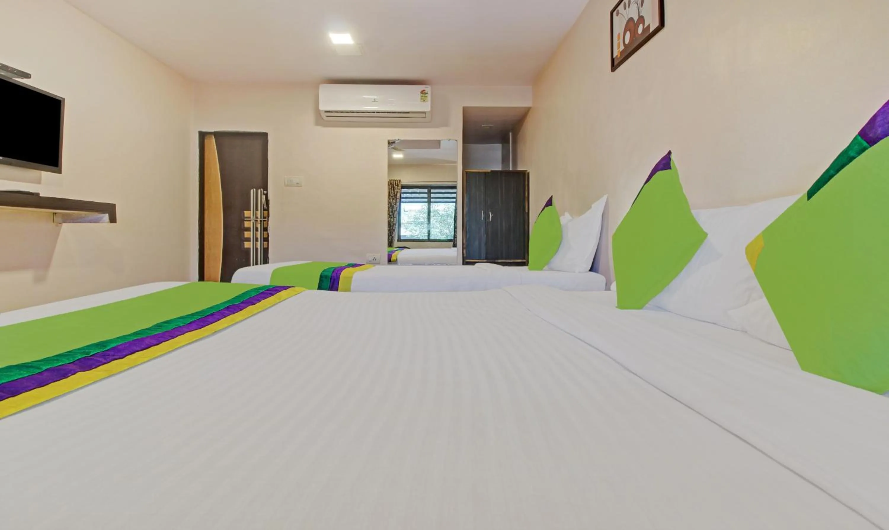 Bedroom in Treebo Berry Hill Venna Lake, 3 Km From City Center