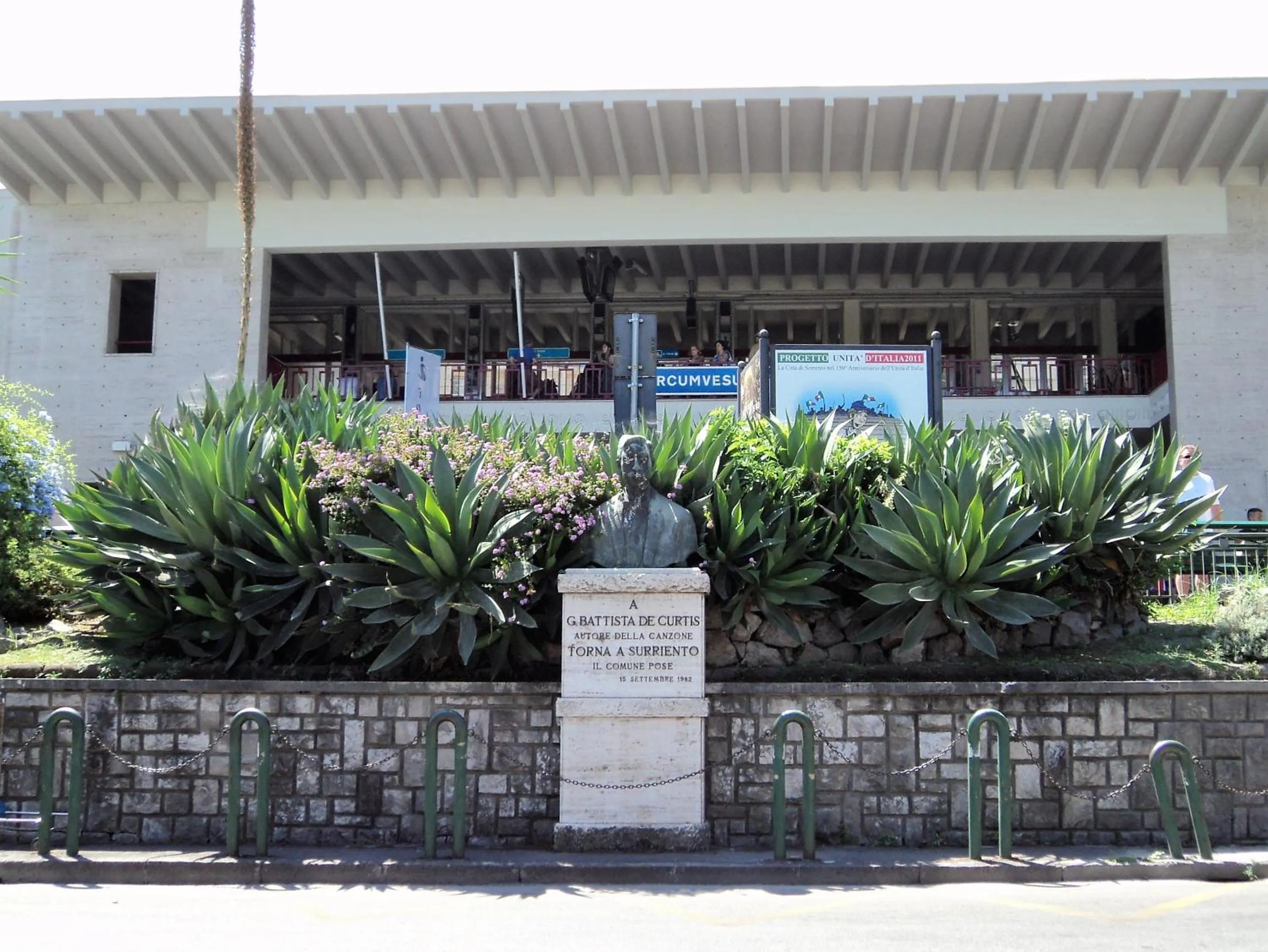 Property building in La Ferrovia Guest House