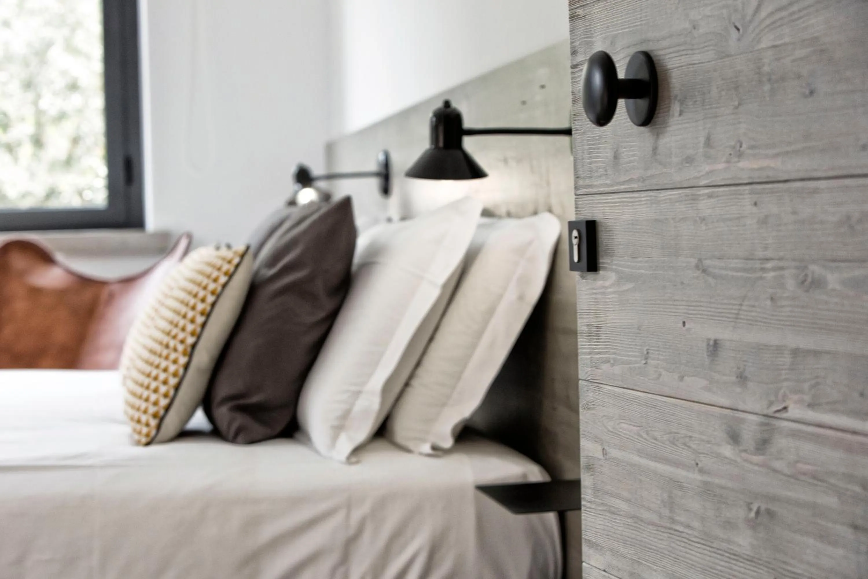 Decorative detail, Bed in La Ferrovia Guest House