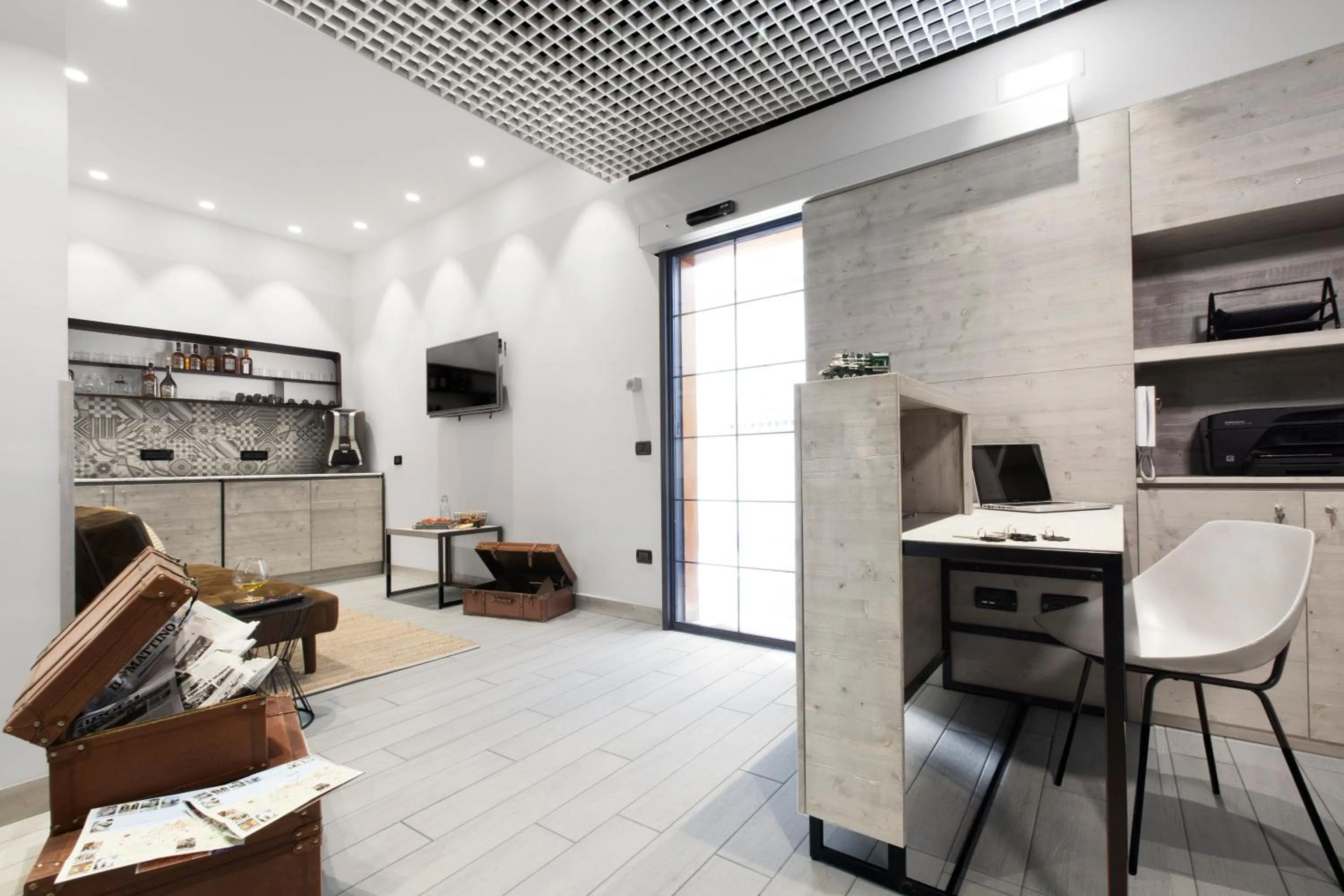 Communal lounge/ TV room in La Ferrovia Guest House