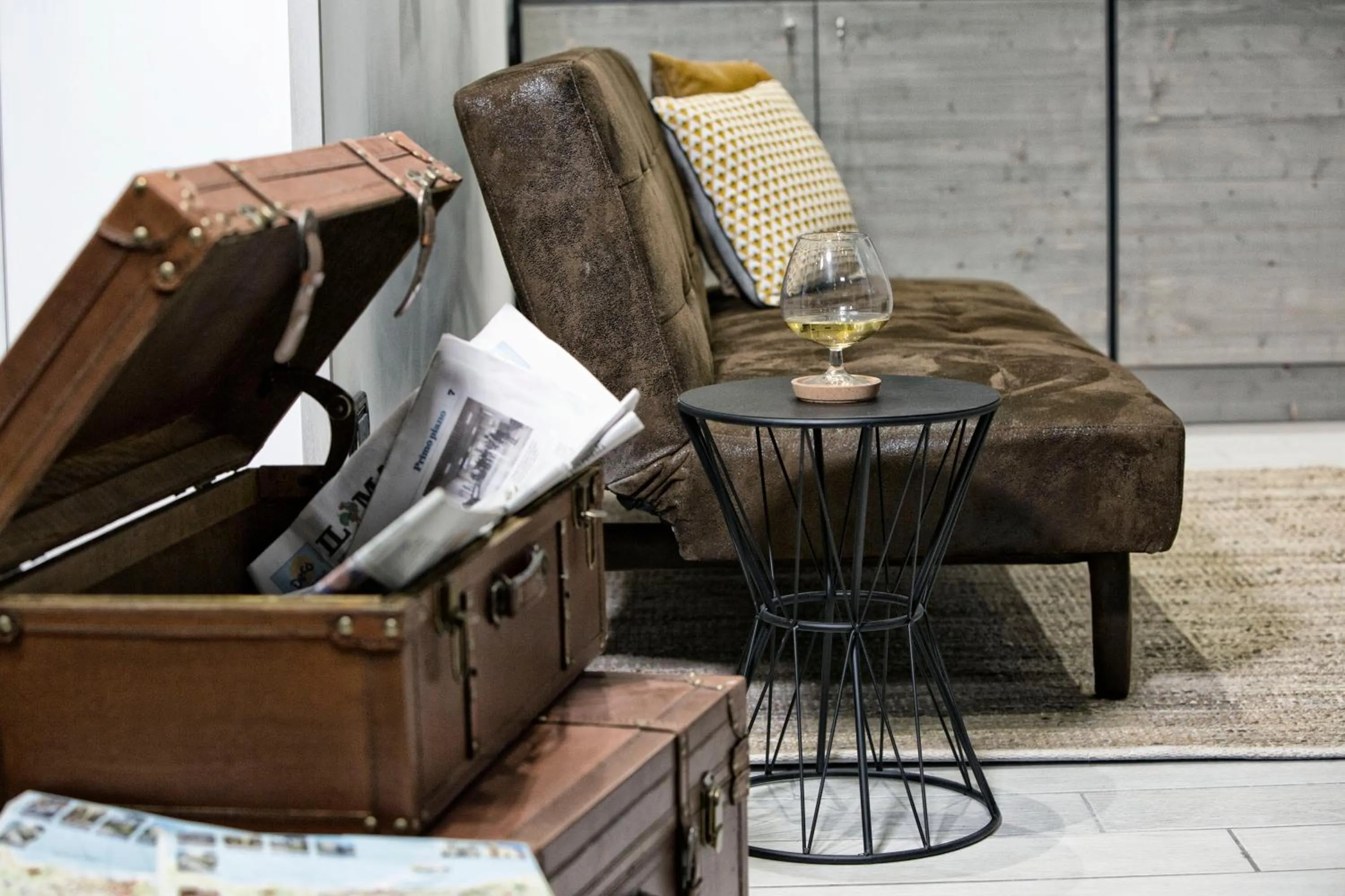 Communal lounge/ TV room in La Ferrovia Guest House