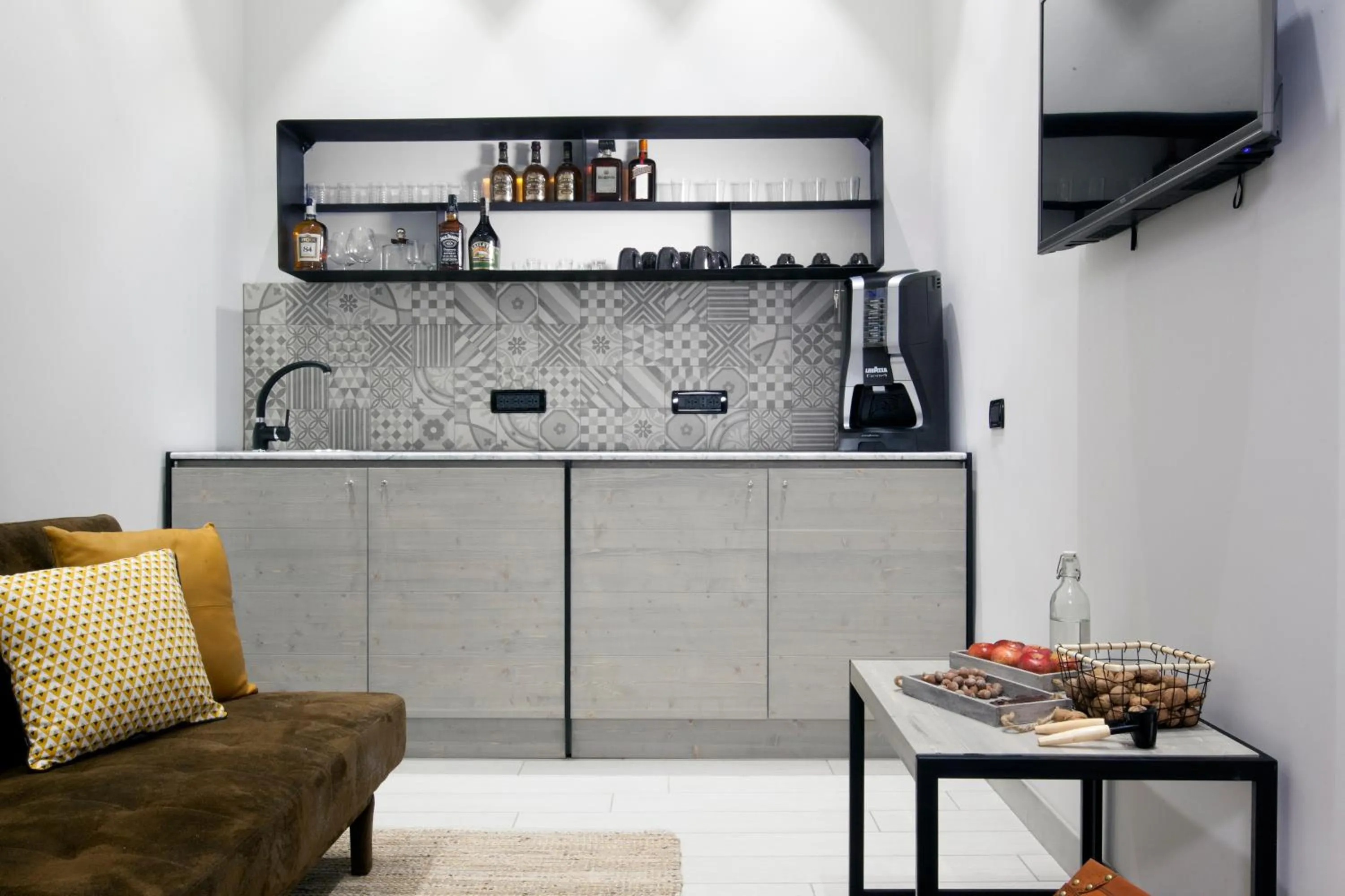 Communal lounge/ TV room in La Ferrovia Guest House