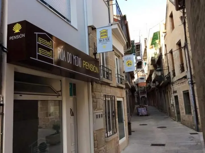 Facade/entrance in Rua do Medio