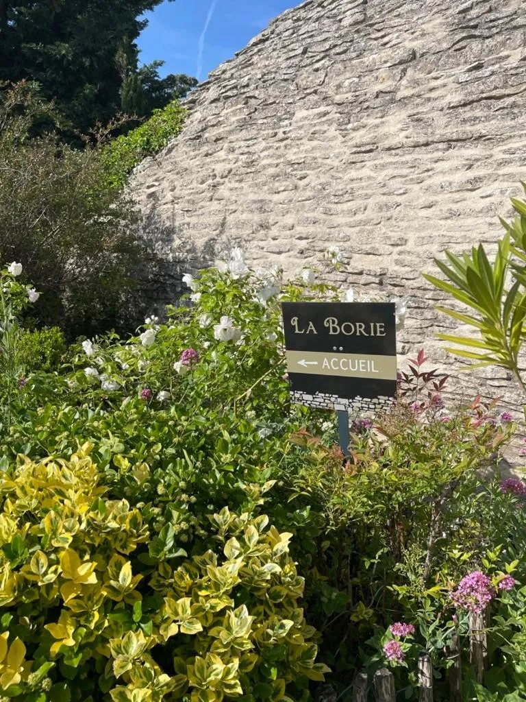 Property building in La Borie en Provence