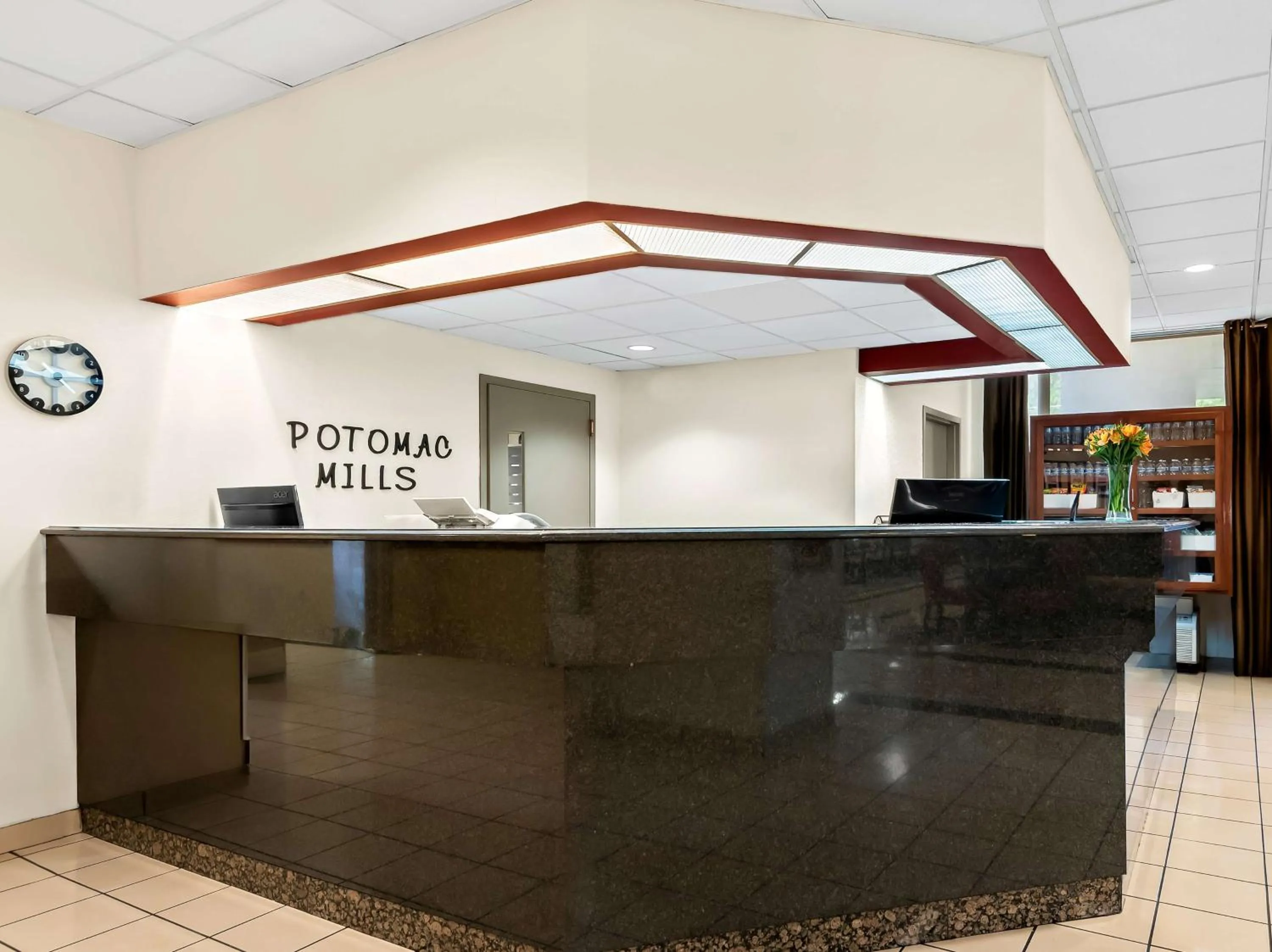 Lobby or reception in Best Western Potomac Mills