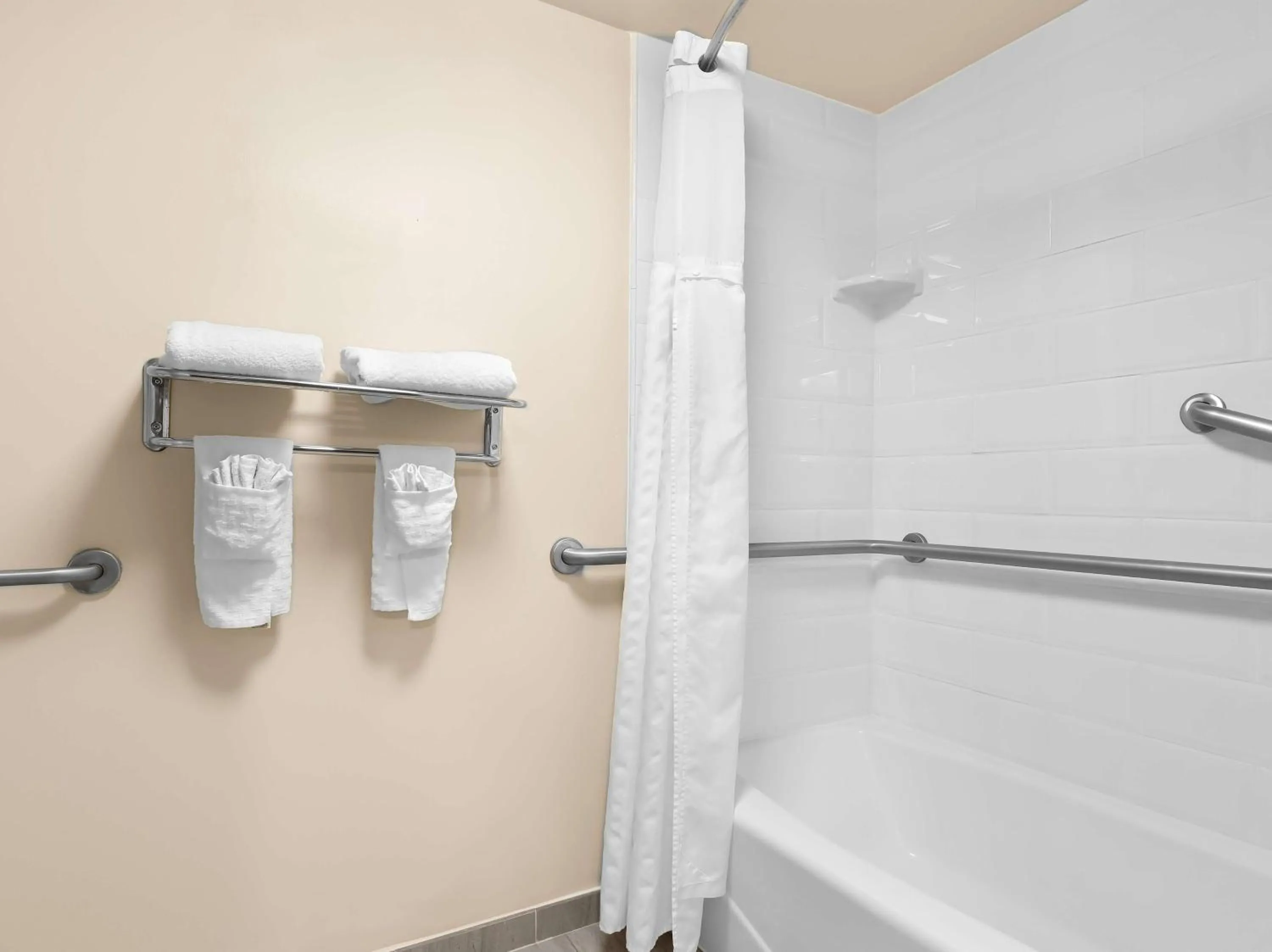 Bathroom in Best Western Potomac Mills