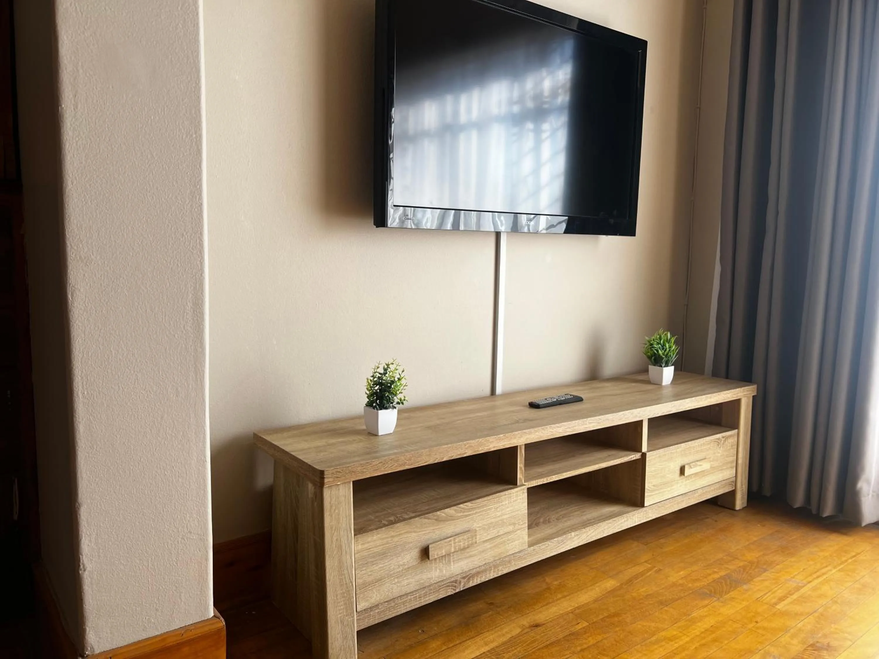 TV and multimedia in Nkwasi Lodge