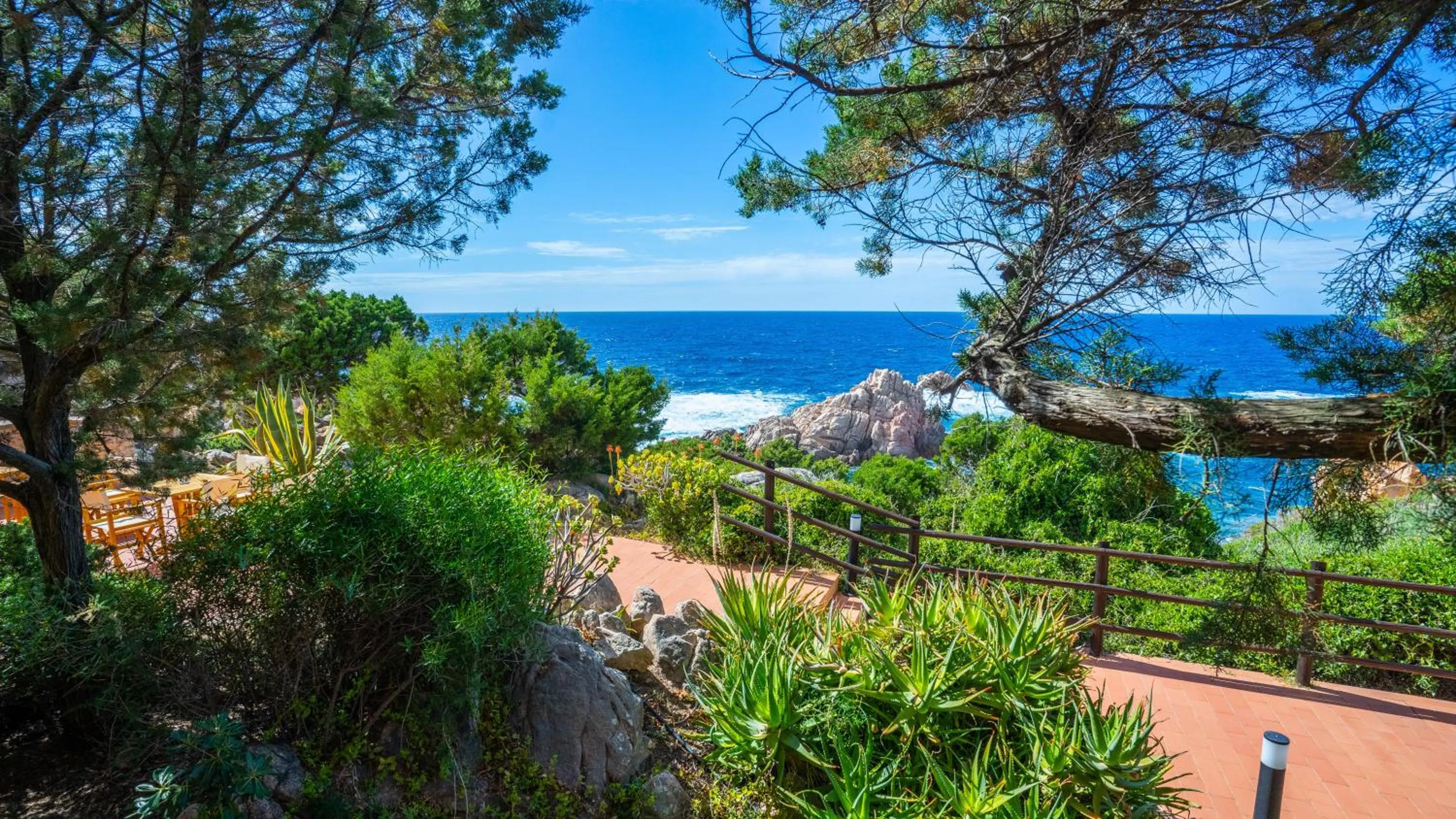 Garden in Hotel Costa Paradiso