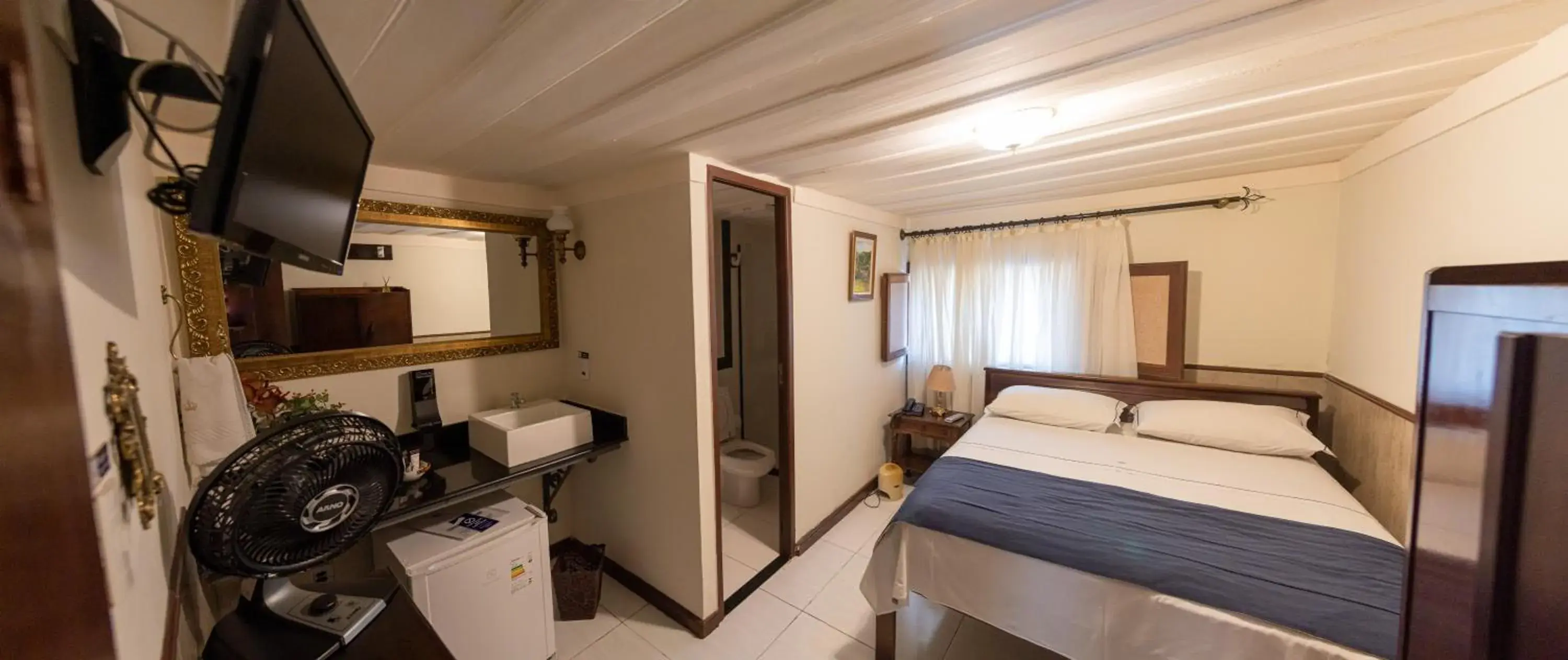 Budget Double Room in Pousada Dom Petrópolis Budget Double Room in Pousada Dom Petrópolis