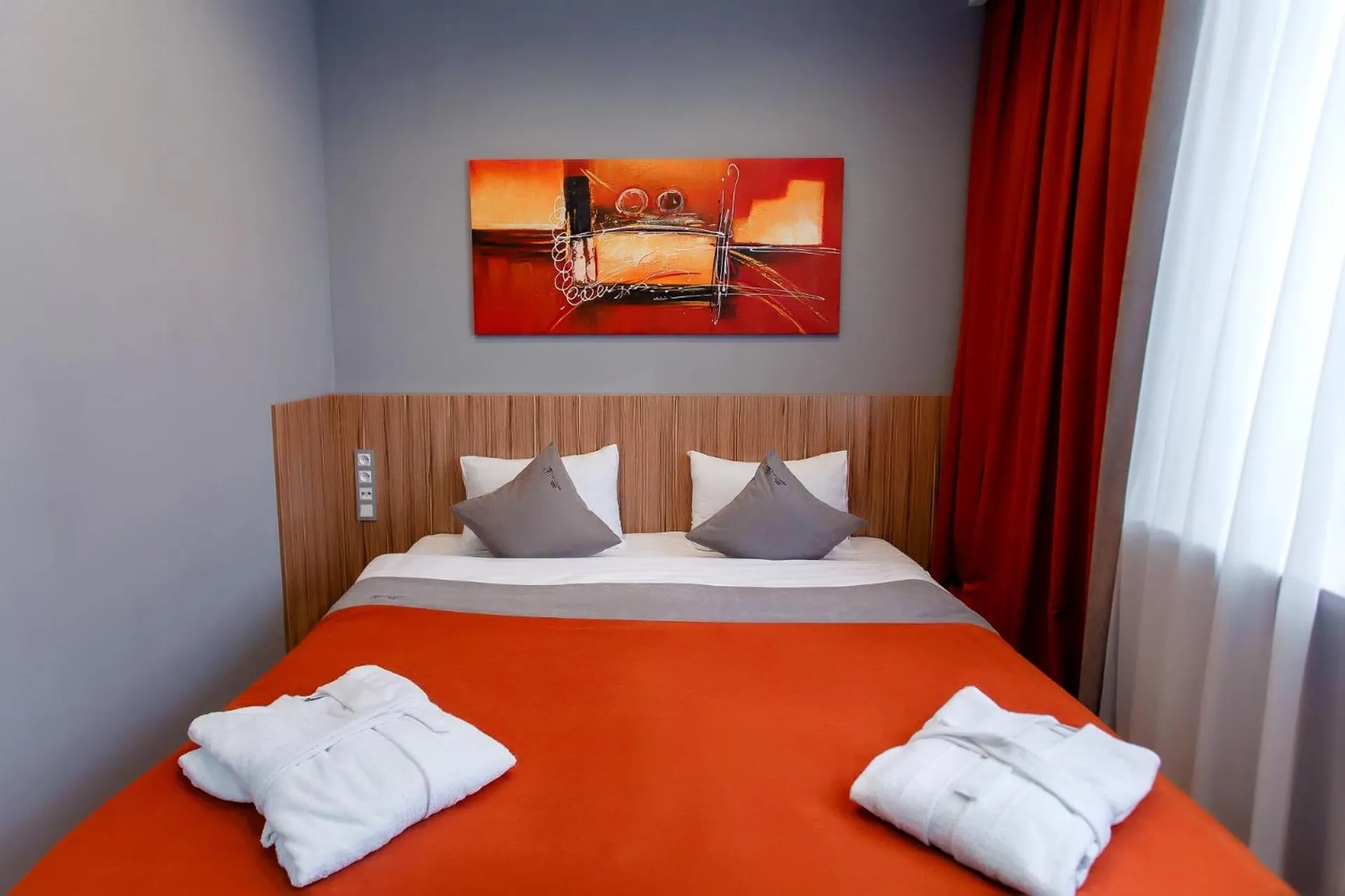 Bed in Mildom Premium Hotel