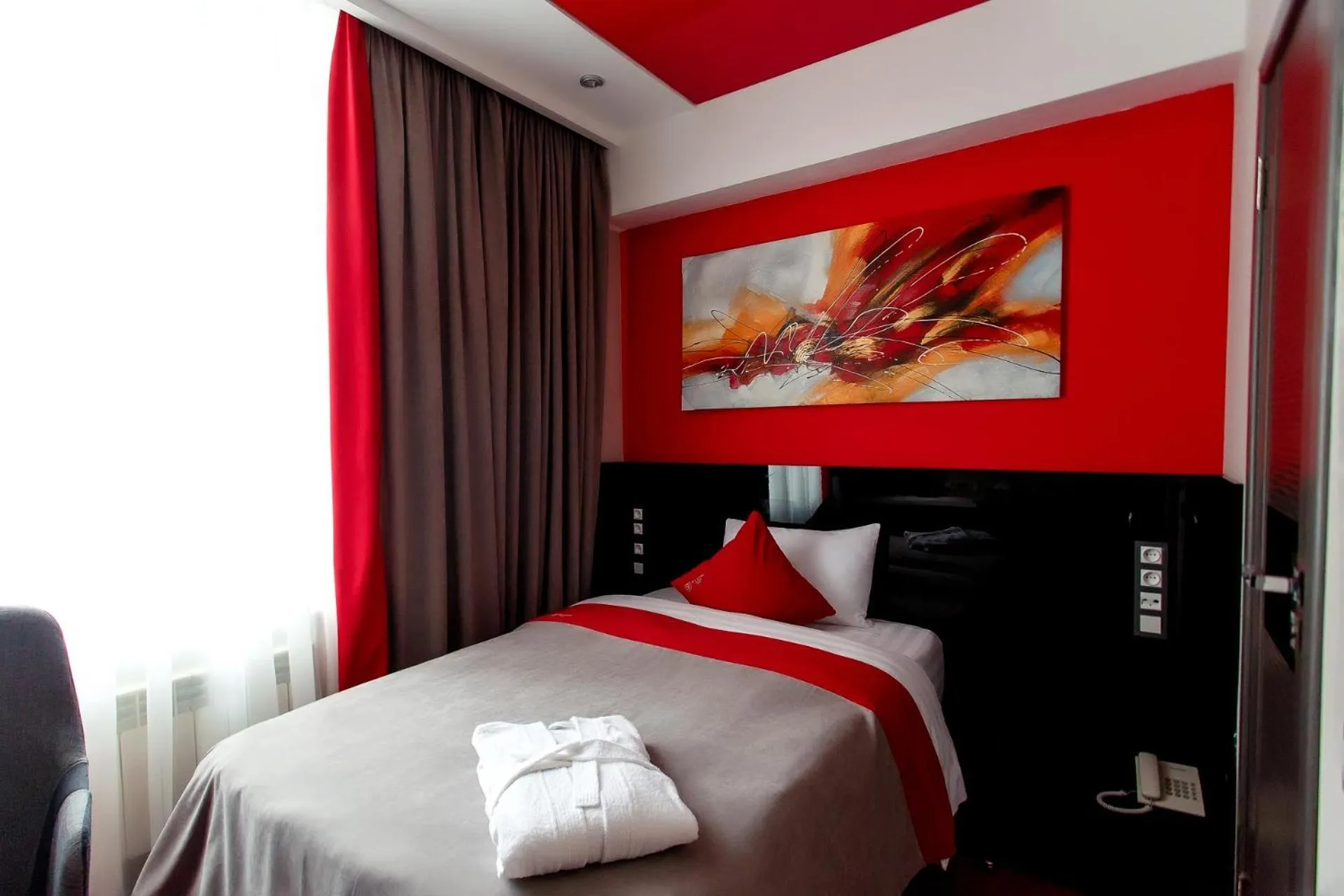 Bed in Mildom Premium Hotel