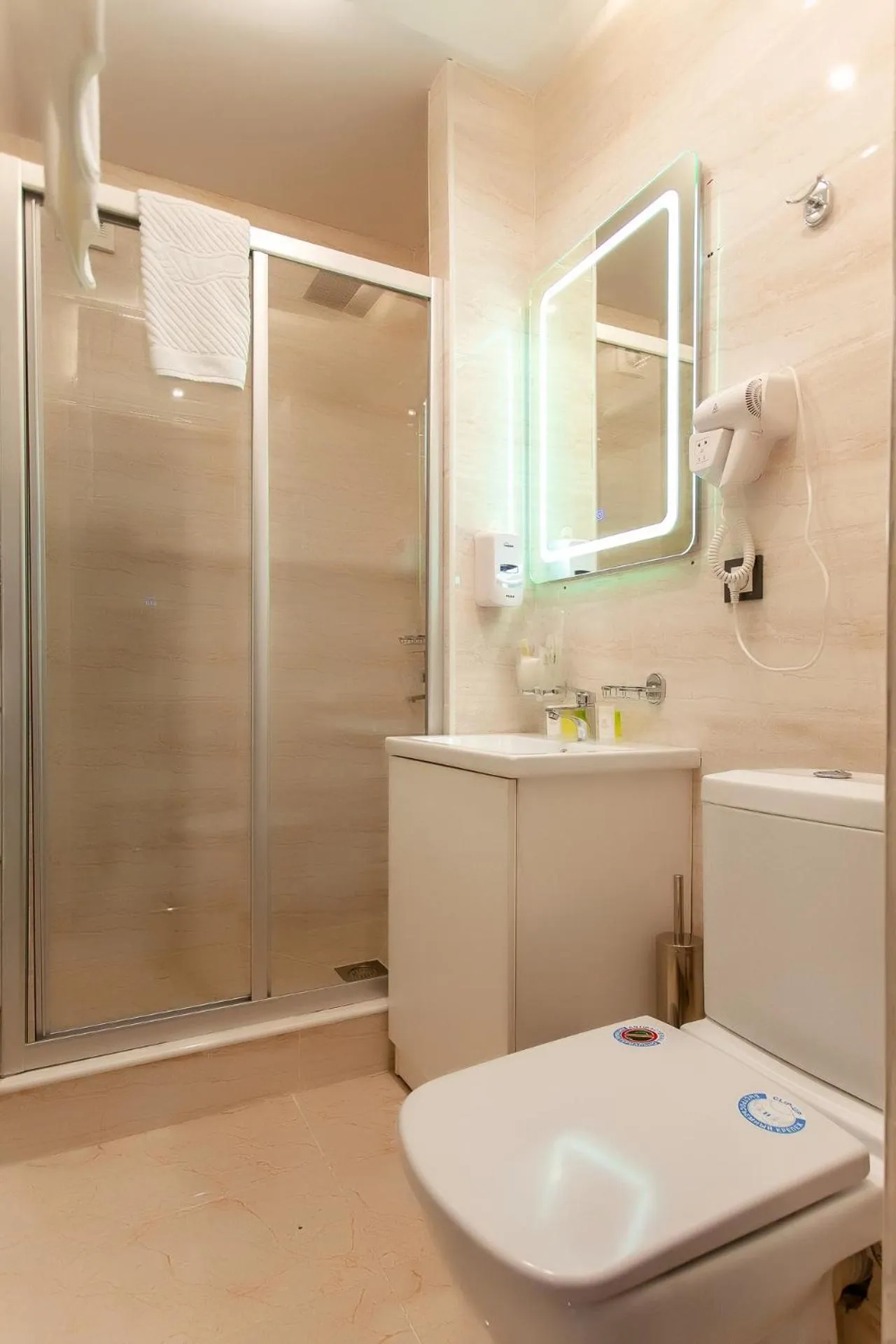 Shower in Mildom Premium Hotel