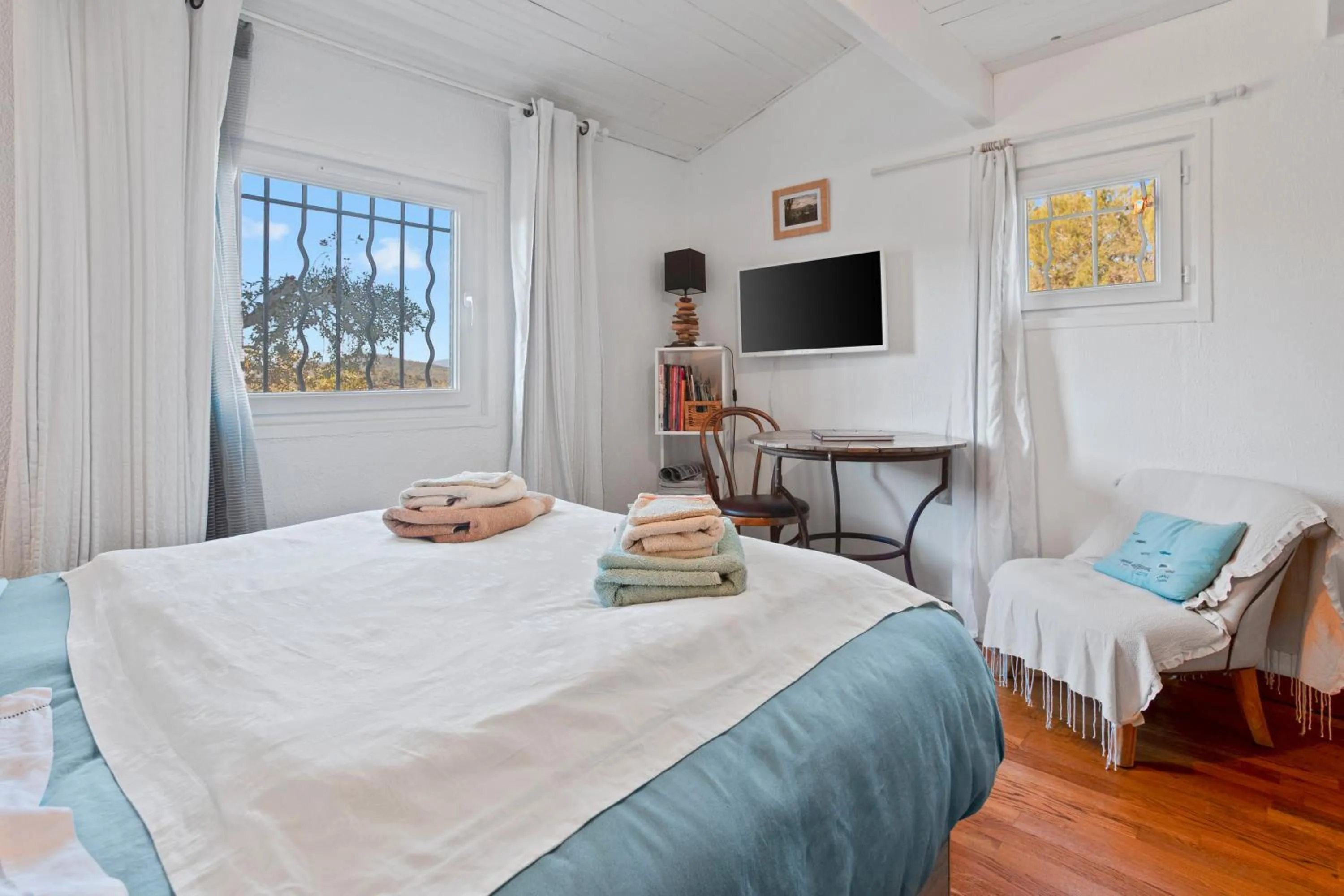 Bed in Au Jardin Des Couleurs