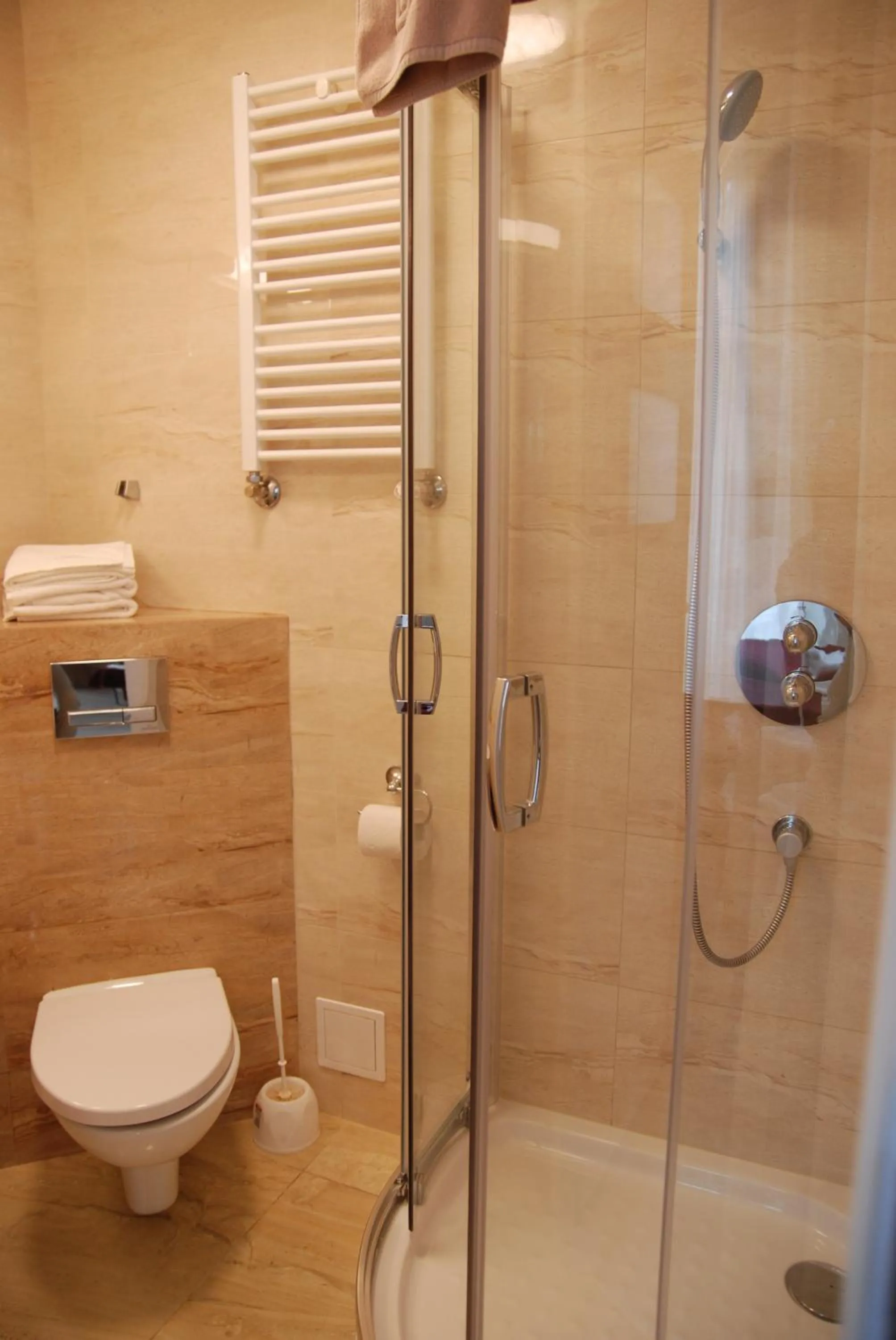 Shower in Admiral II