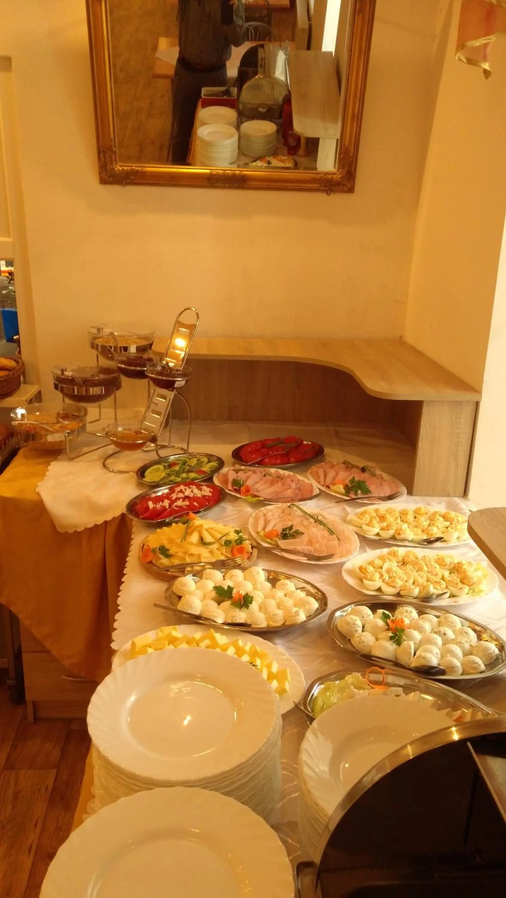 Breakfast in Admiral II