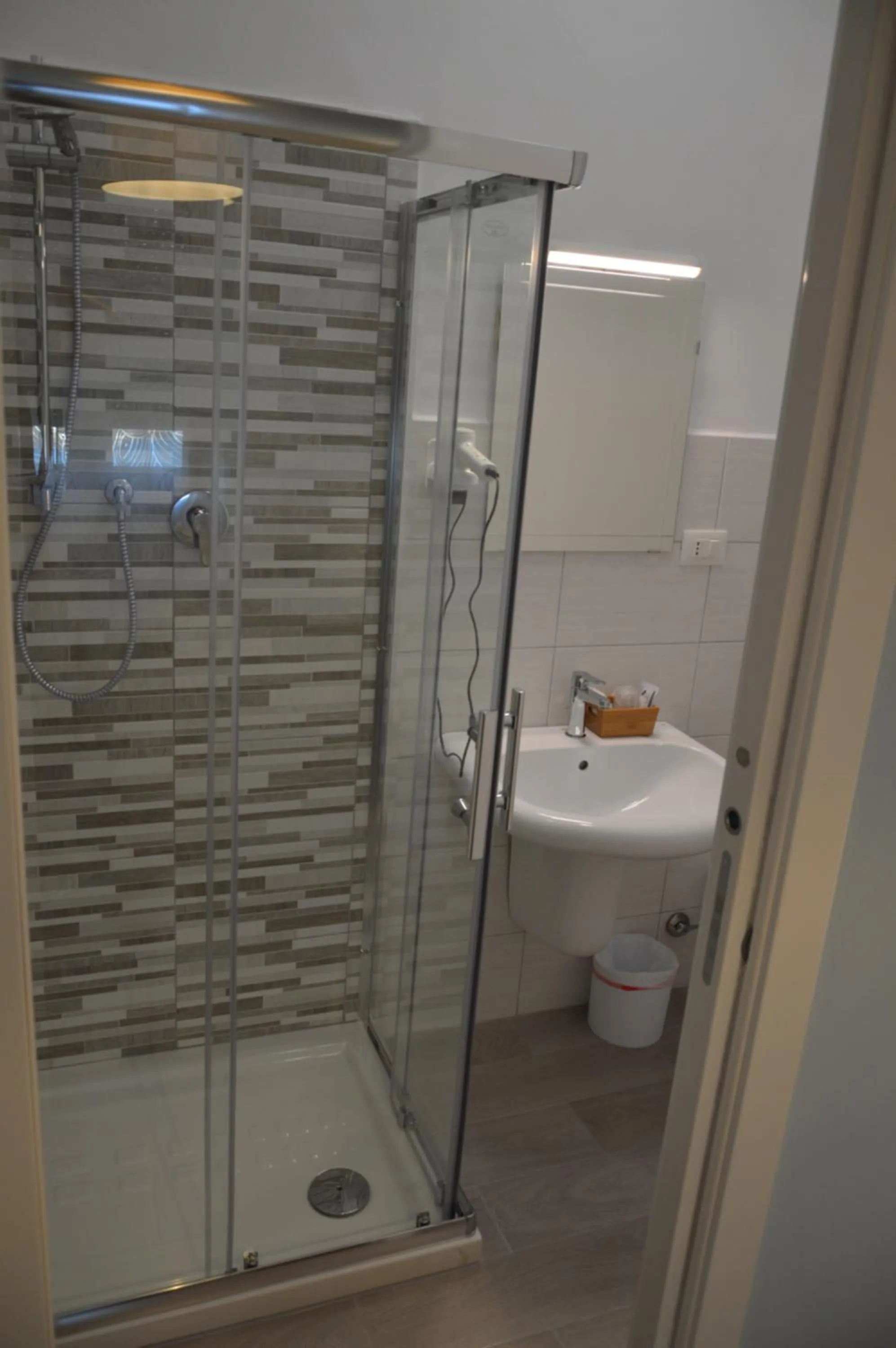 Shower in La Gemma nel Borgo B&B