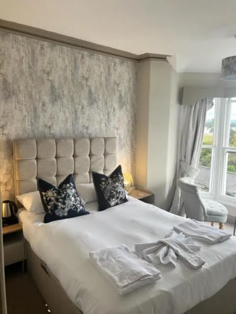 Bed in The Commodore Inn