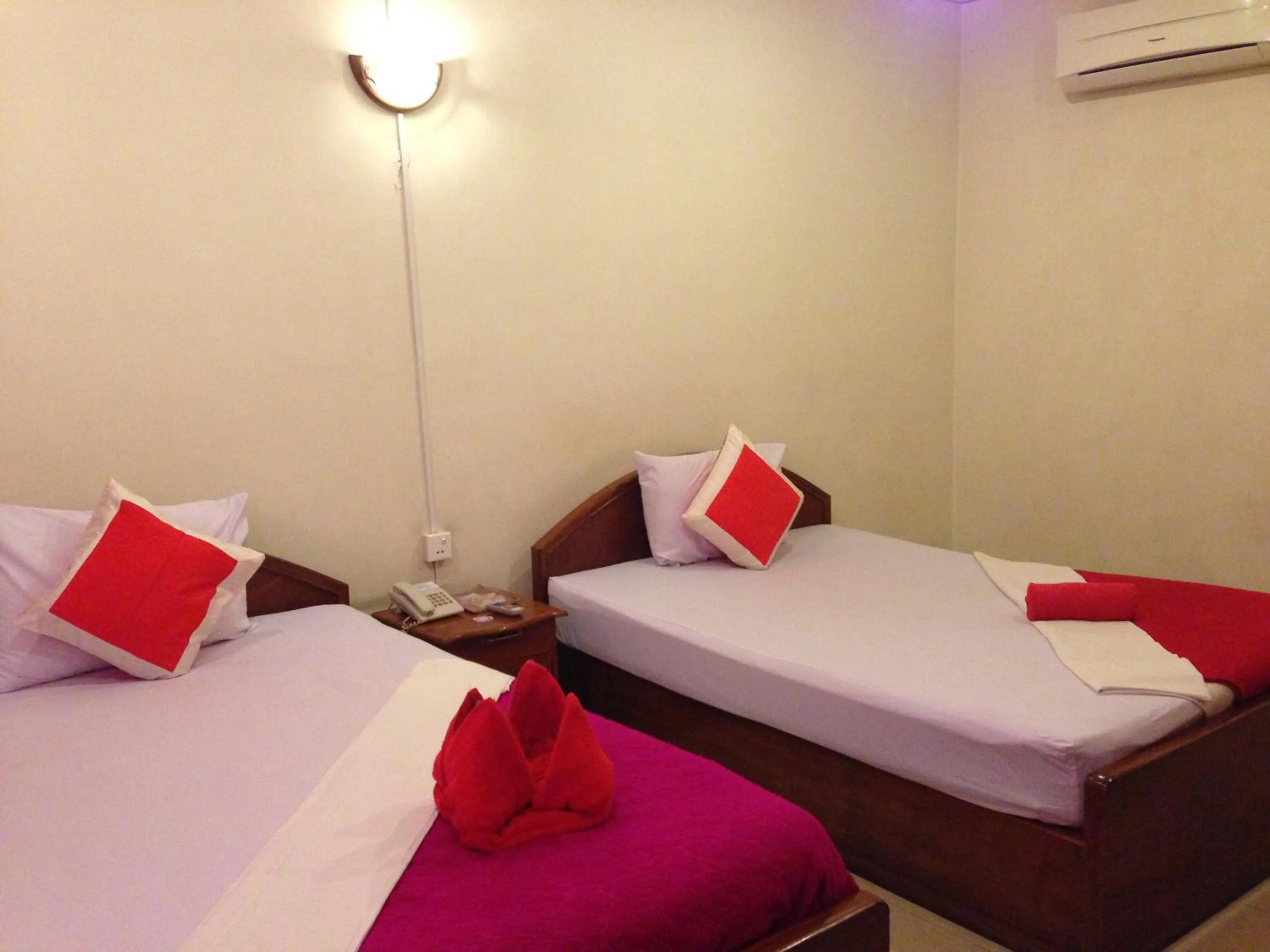 Bedroom, Bed in Capitol One