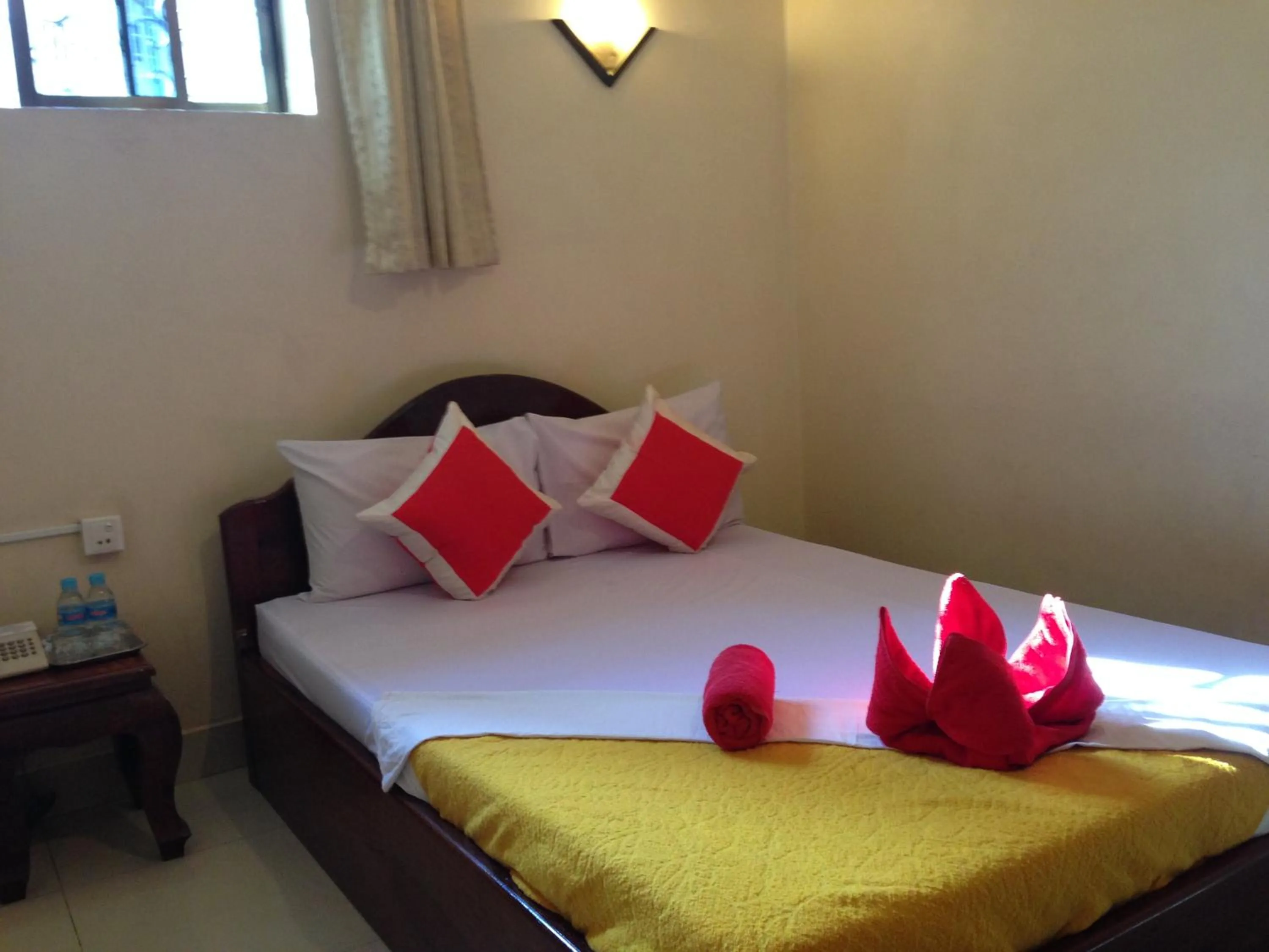 Bedroom, Bed in Capitol One