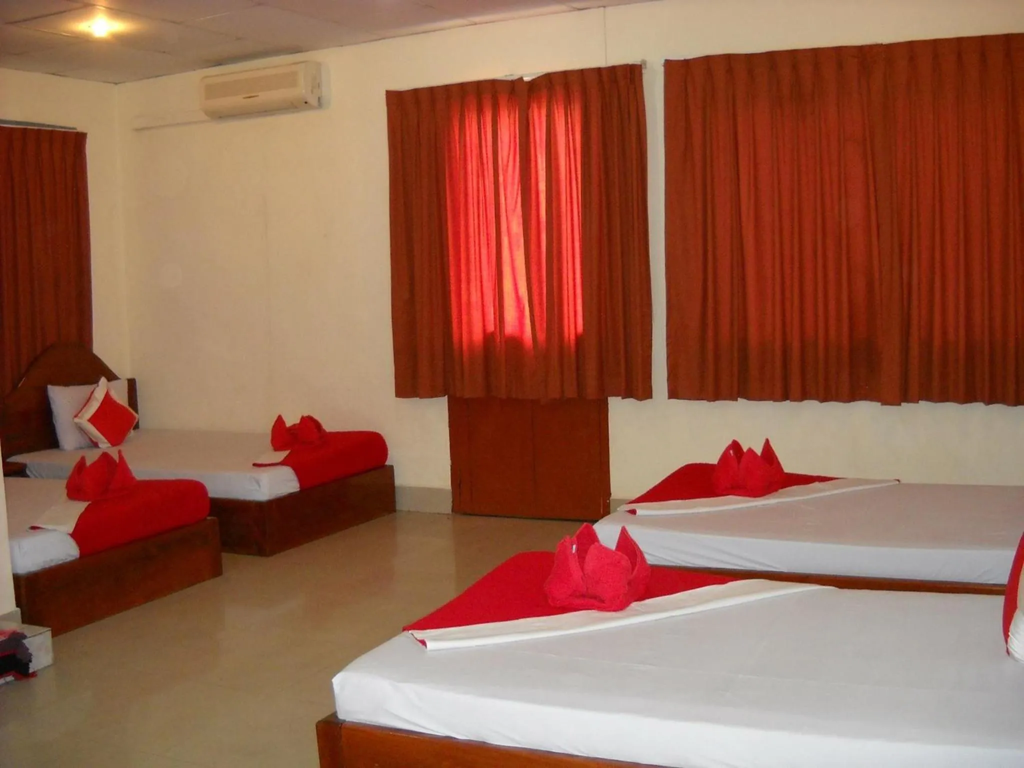 Bedroom, Bed in Capitol One