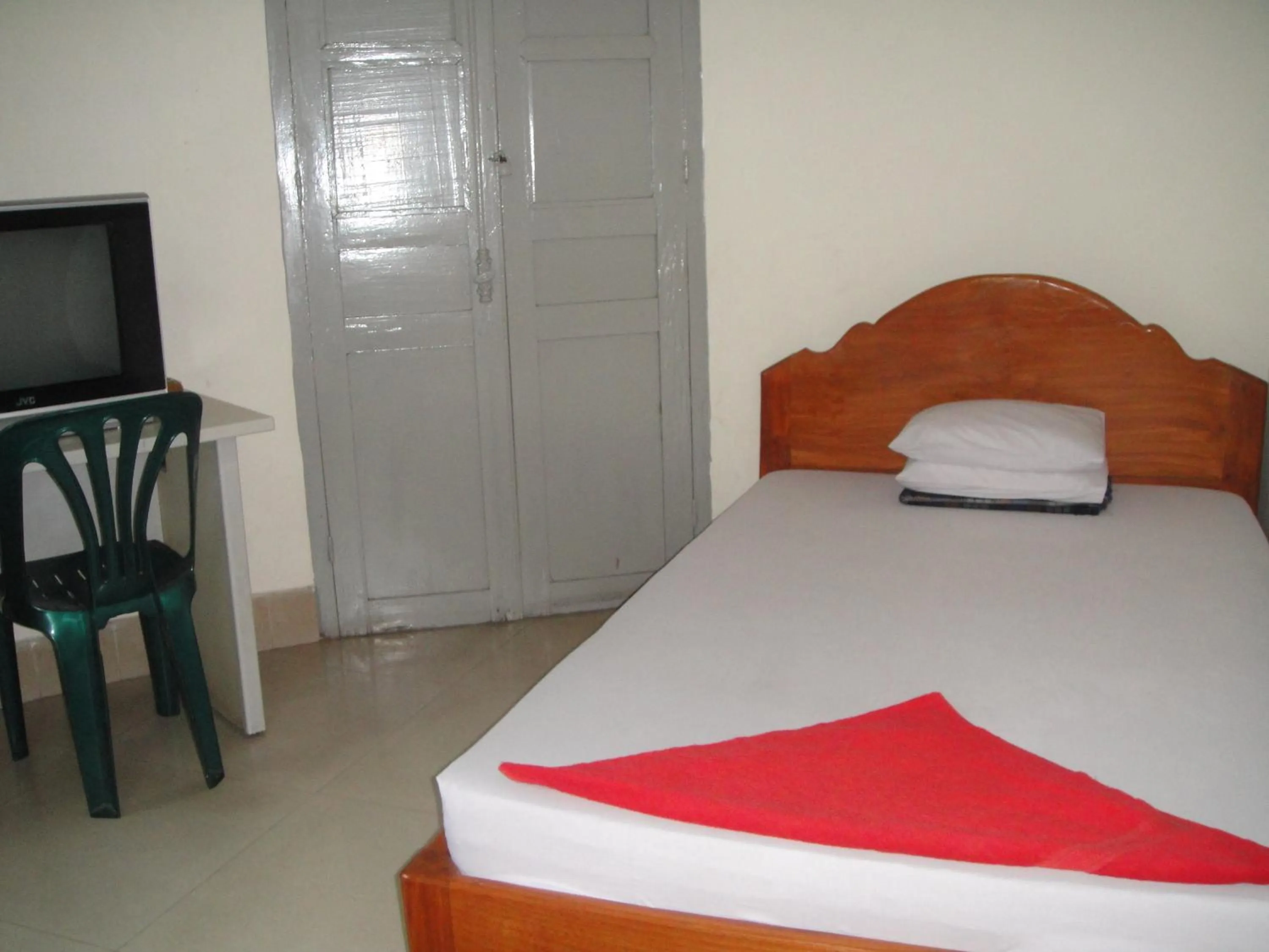 Bedroom, Bed in Capitol One