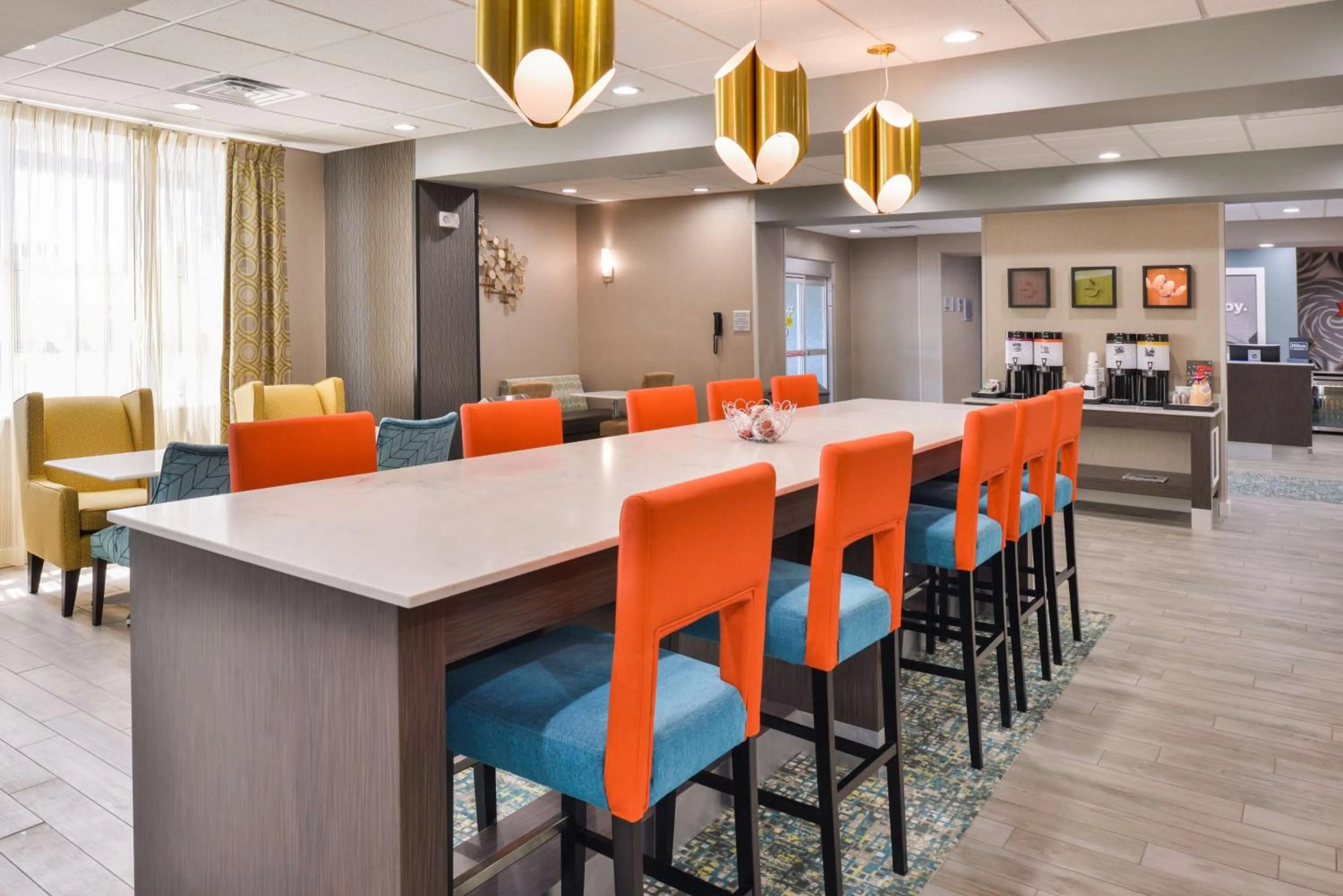 Dining area in Hampton Inn Emporia, KS