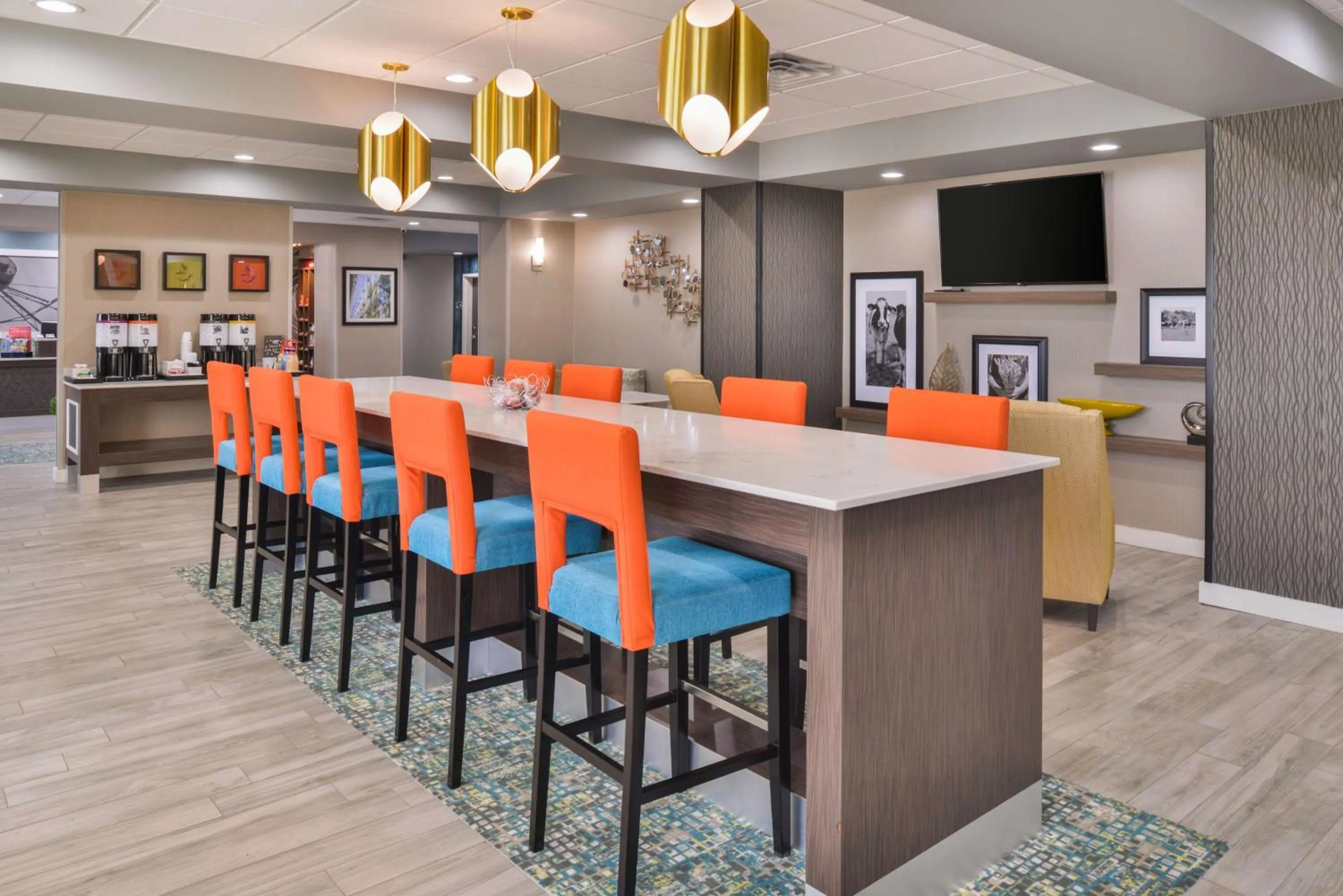 Dining area in Hampton Inn Emporia, KS