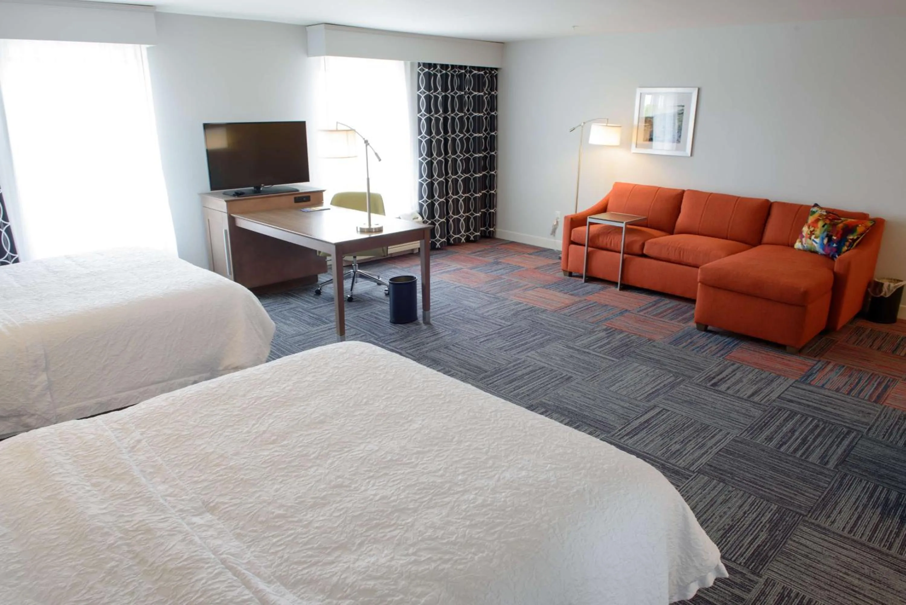 Bedroom, Bed in Hampton Inn & Suites Bay City