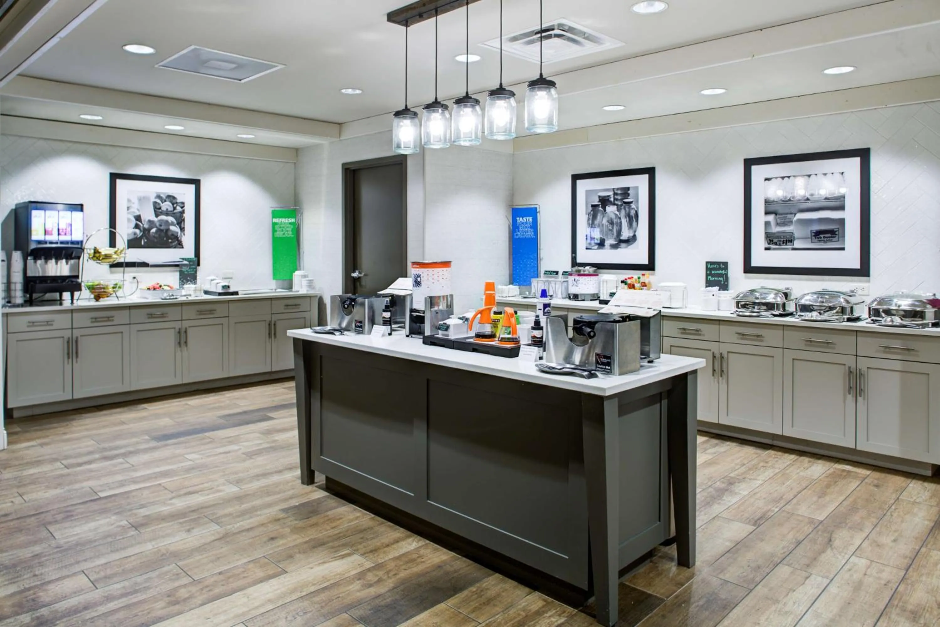 Breakfast in Hampton Inn & Suites Pittsburg Kansas Crossing Casino near Pitt State Univ