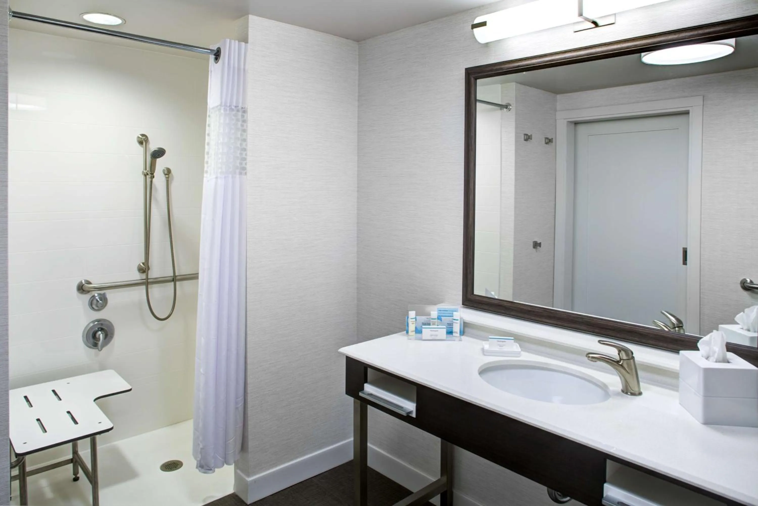 Bathroom in Hampton Inn & Suites Pittsburg Kansas Crossing Casino near Pitt State Univ