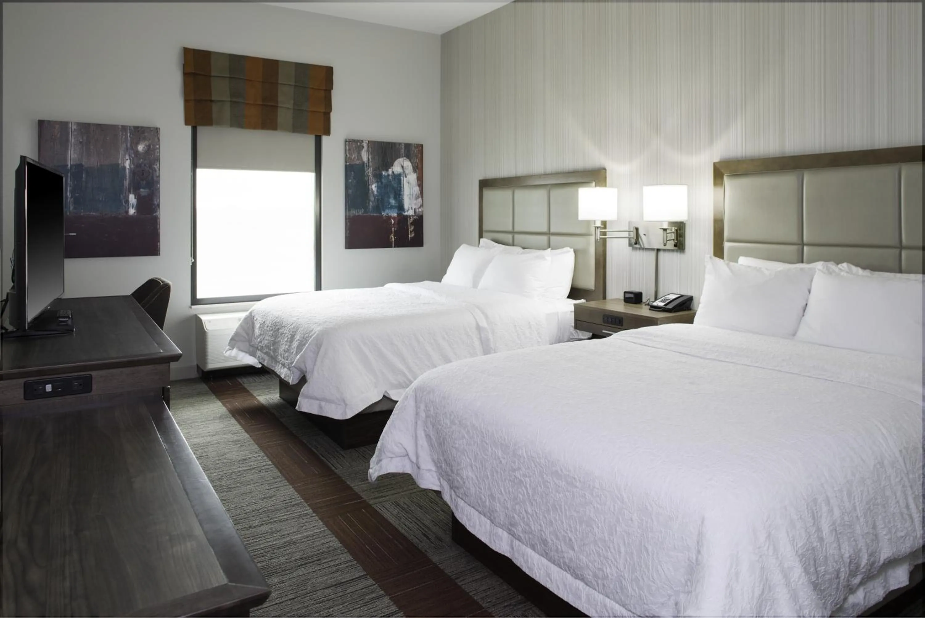 Bed in Hampton Inn & Suites Pittsburg Kansas Crossing Casino near Pitt State Univ