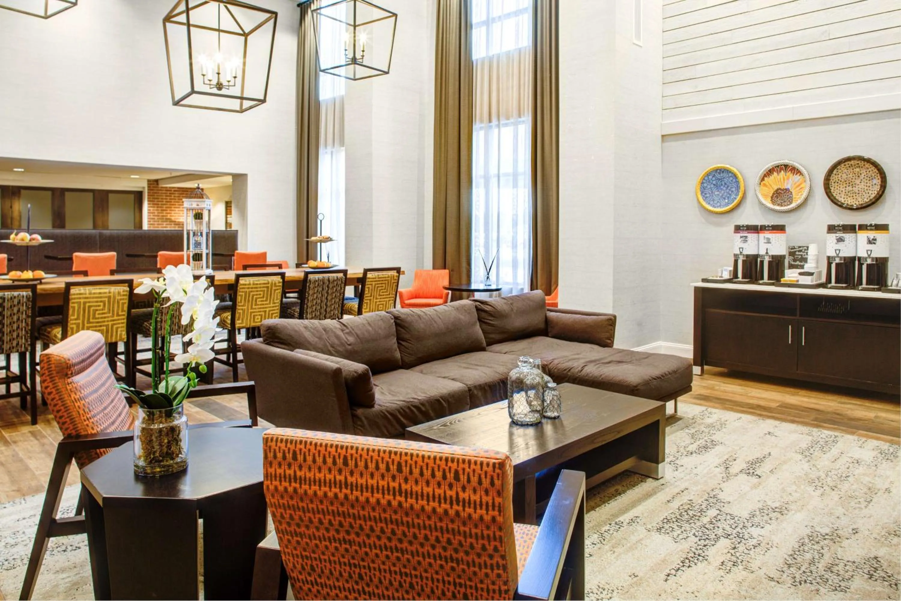 Communal lounge/ TV room in Hampton Inn & Suites Pittsburg Kansas Crossing Casino near Pitt State Univ