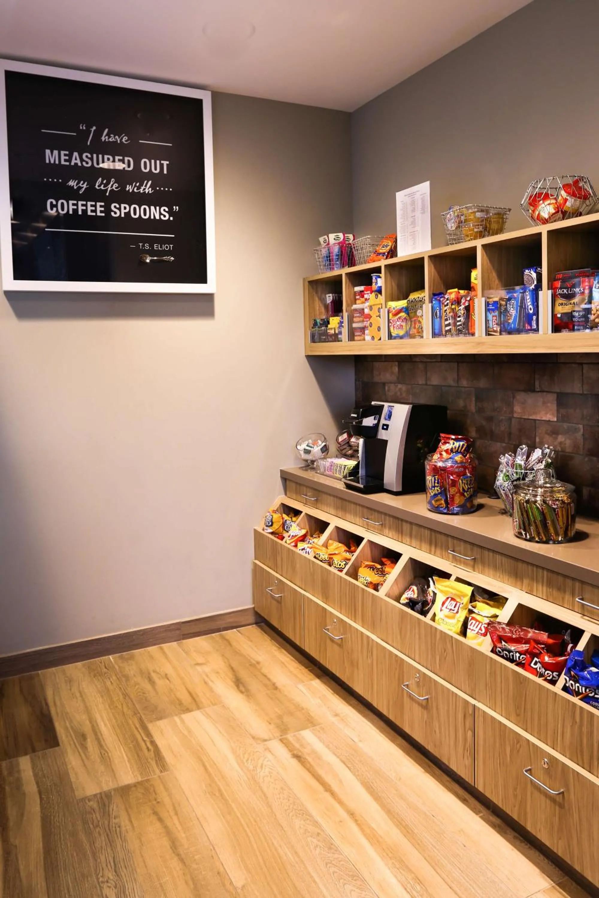 Restaurant/places to eat in Hilton Garden Inn Arvada/Denver, CO