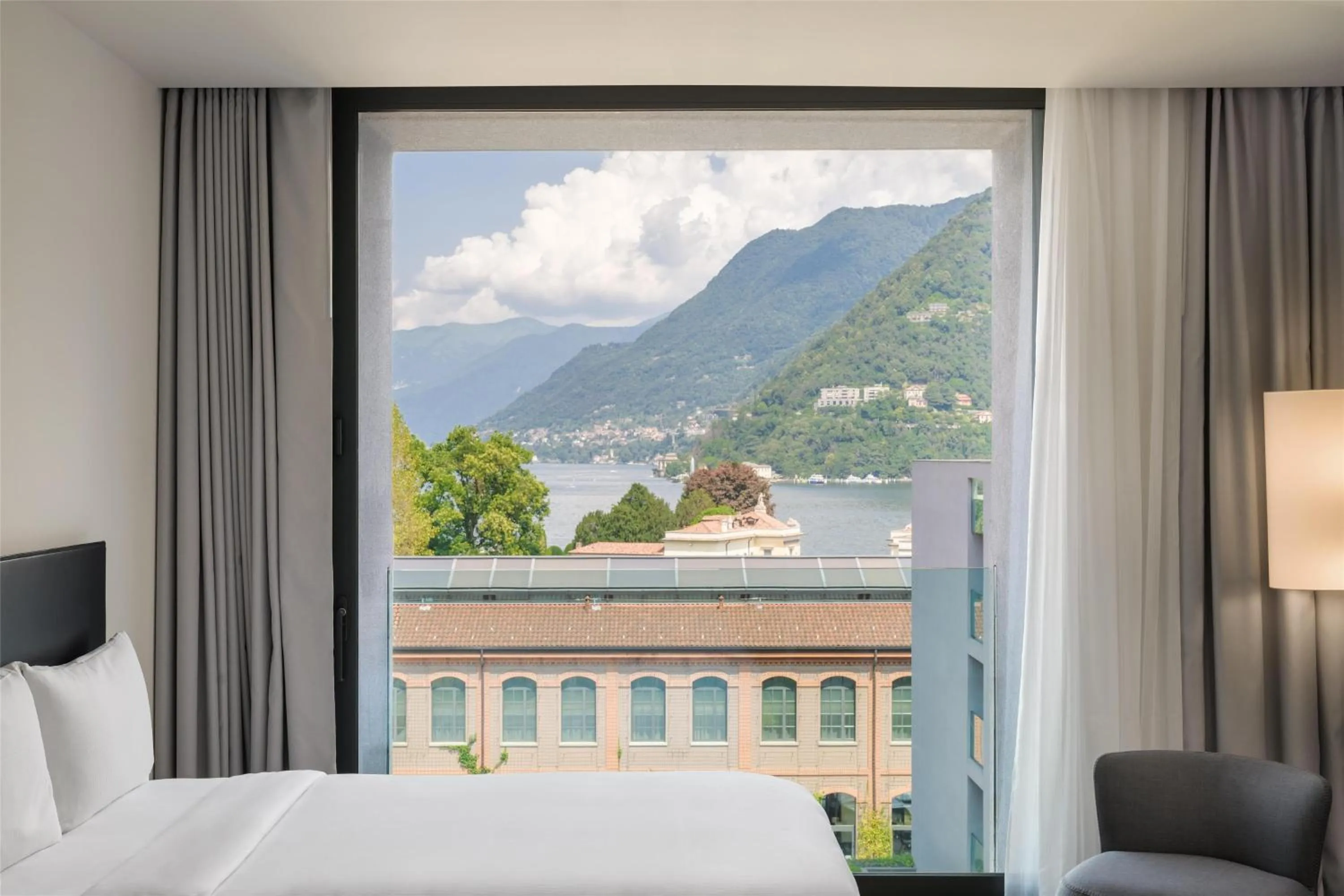 Photo of the whole room, Bed in Hilton Lake Como