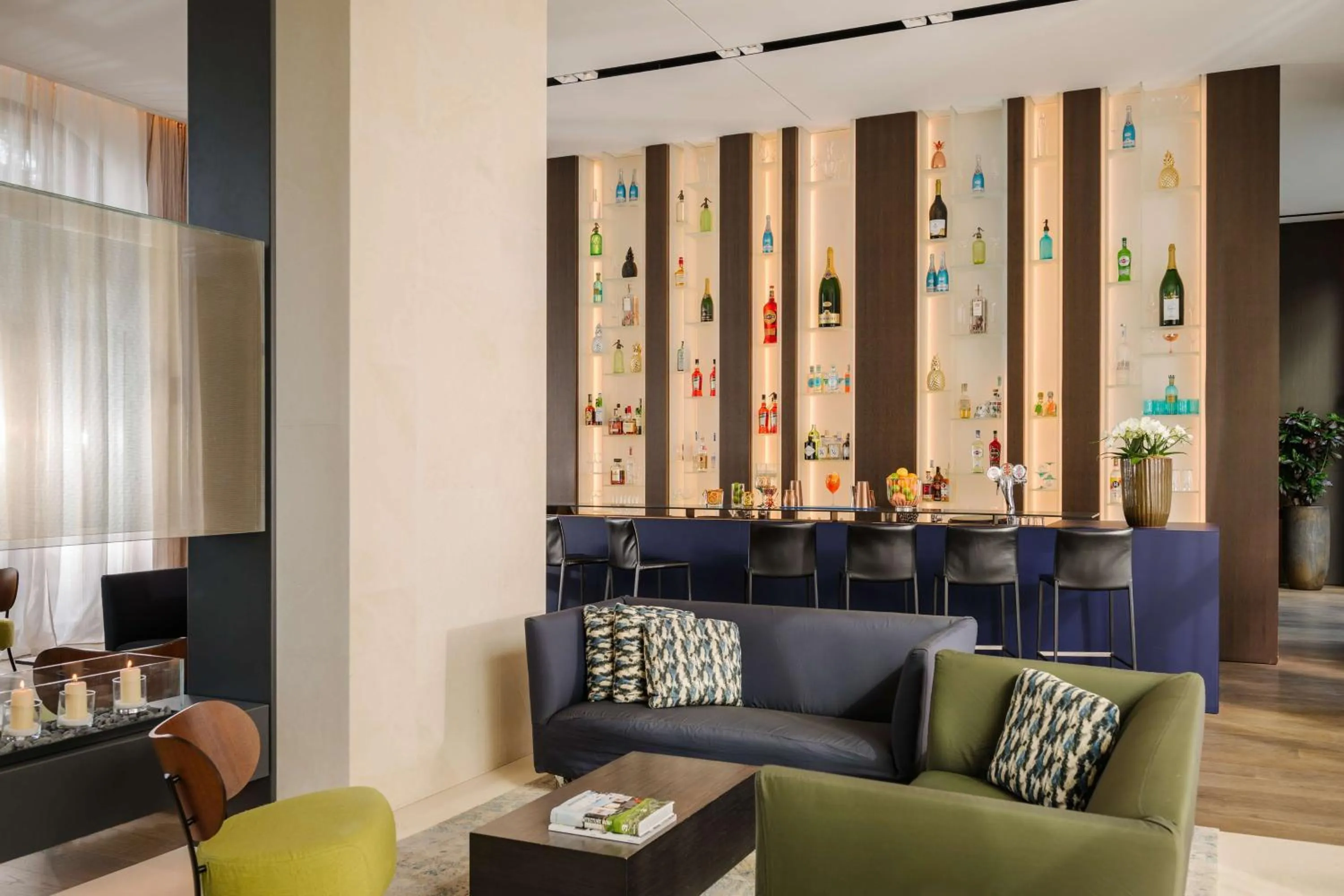 Restaurant/places to eat in Hilton Lake Como