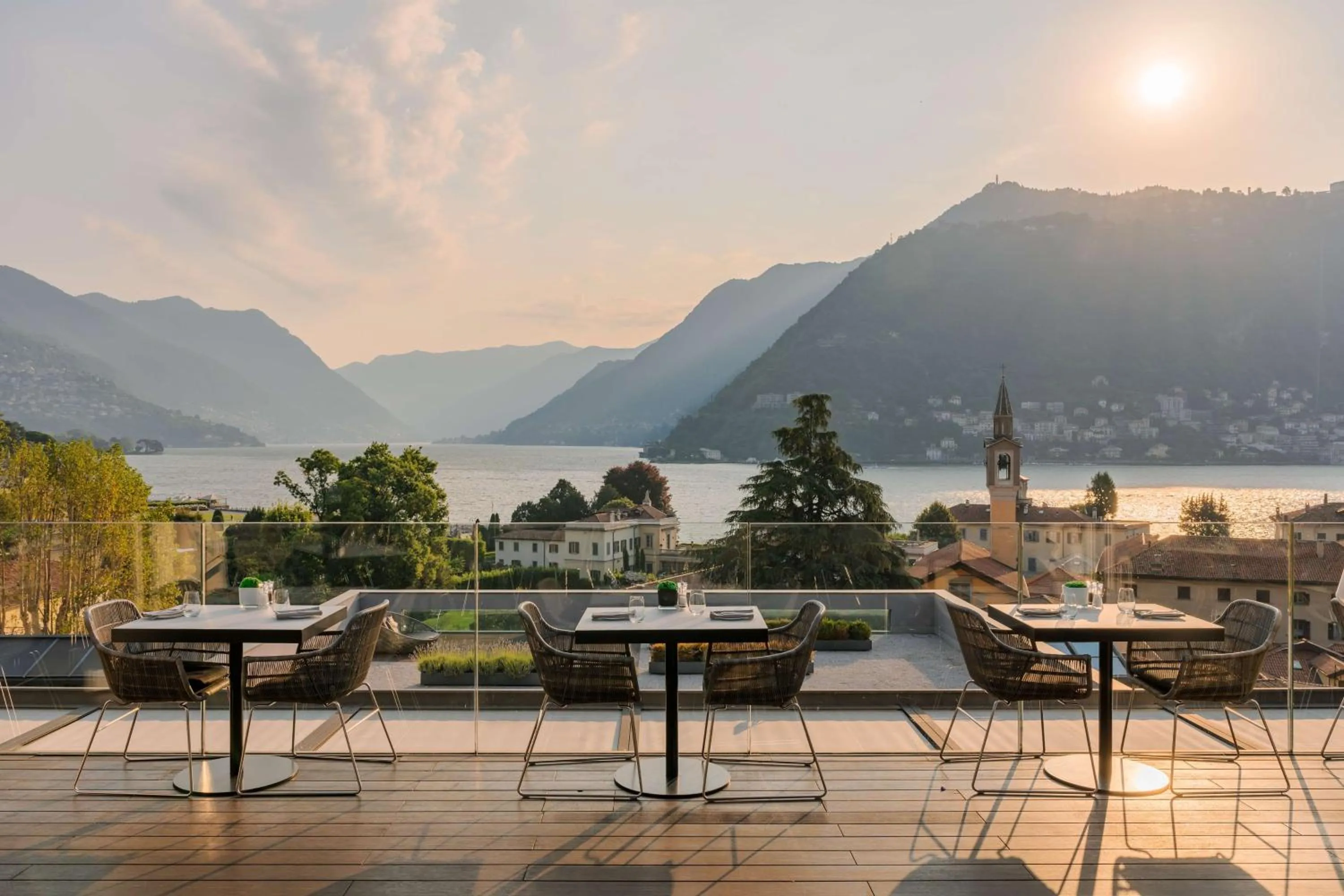 Restaurant/places to eat in Hilton Lake Como