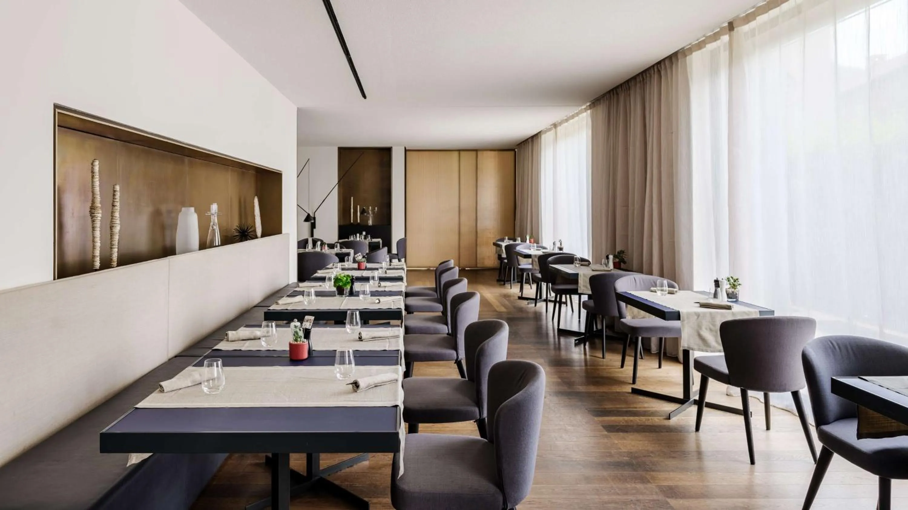 Restaurant/places to eat in Hilton Lake Como