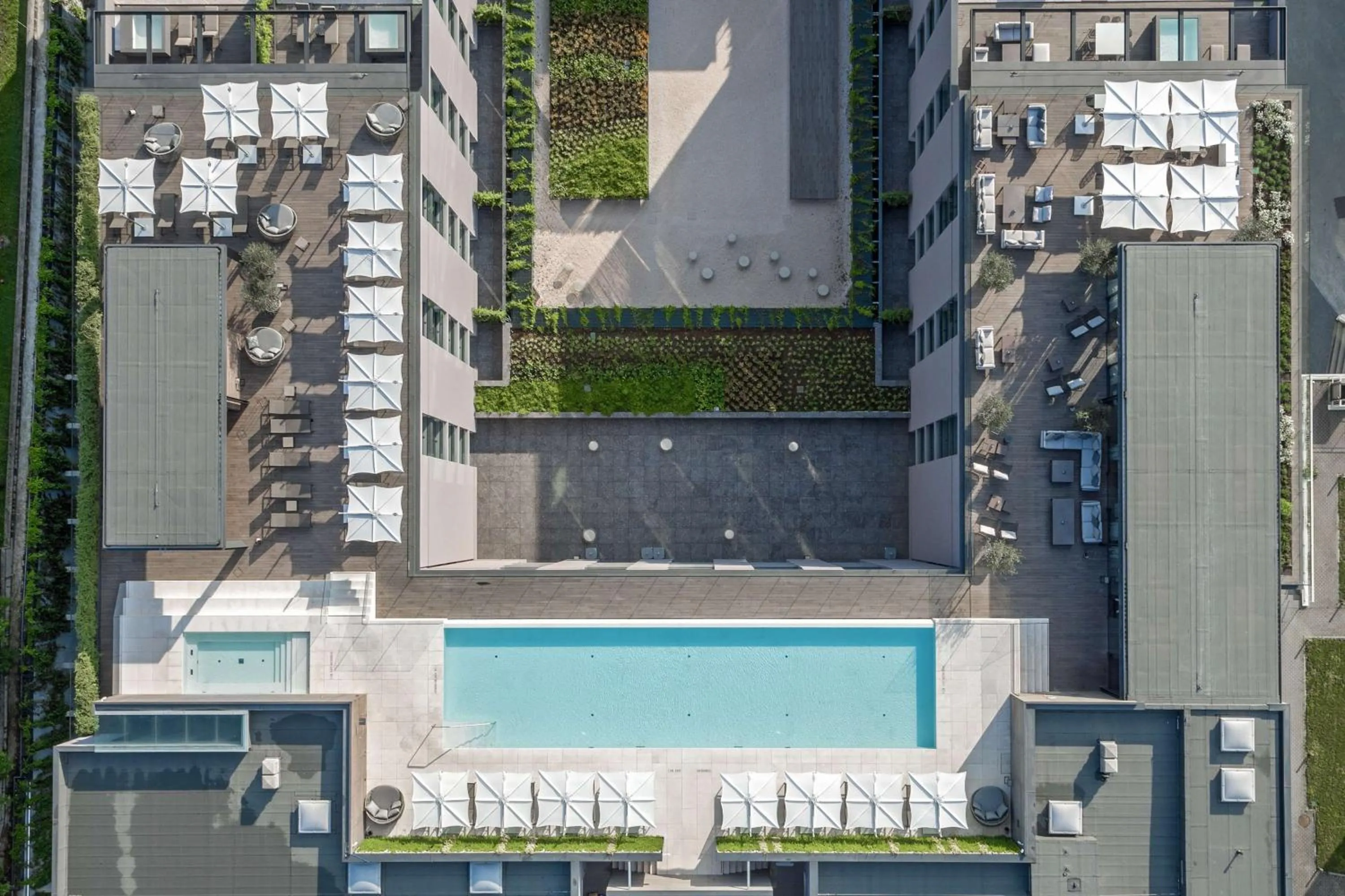 Pool view in Hilton Lake Como