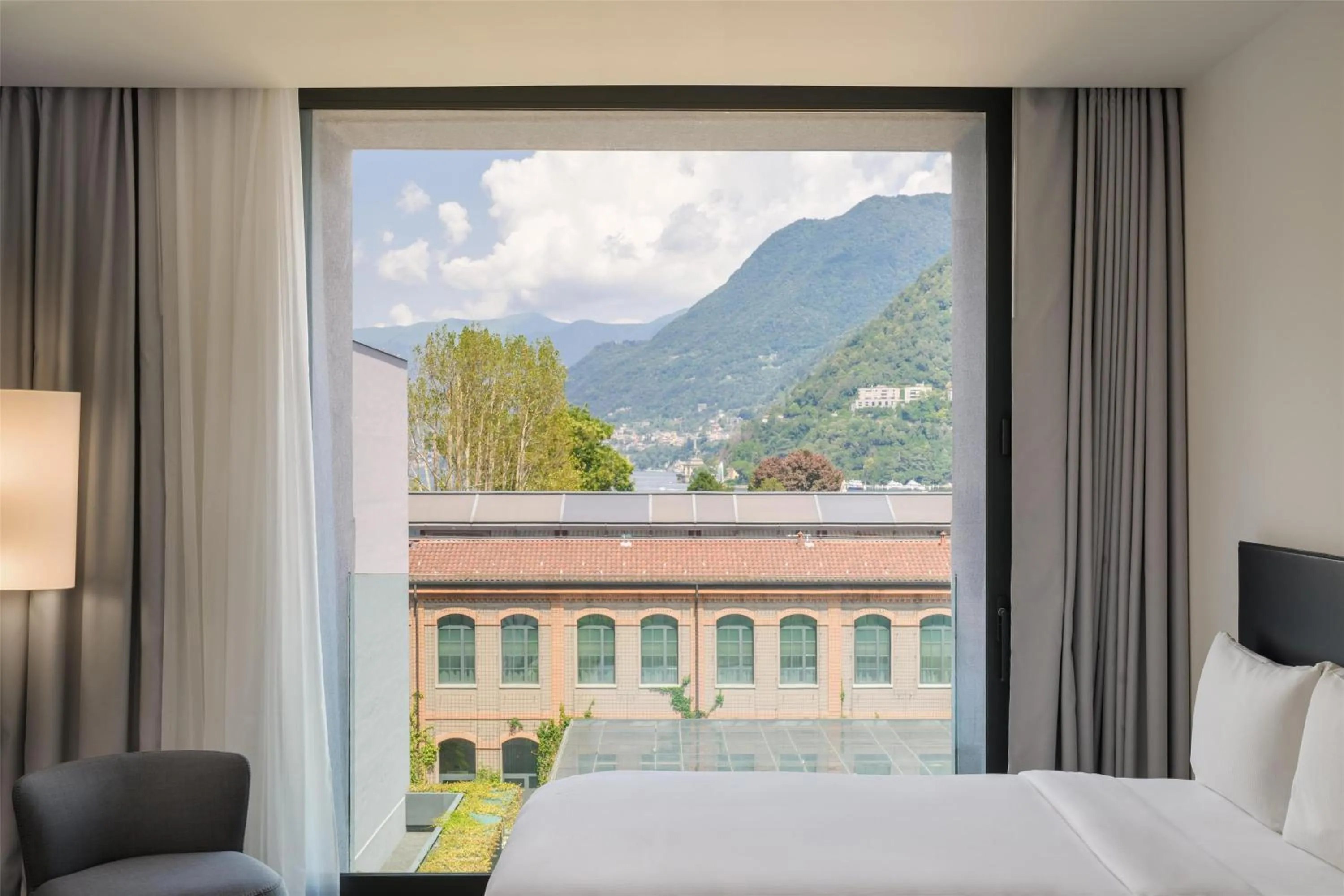 Photo of the whole room, Bed in Hilton Lake Como