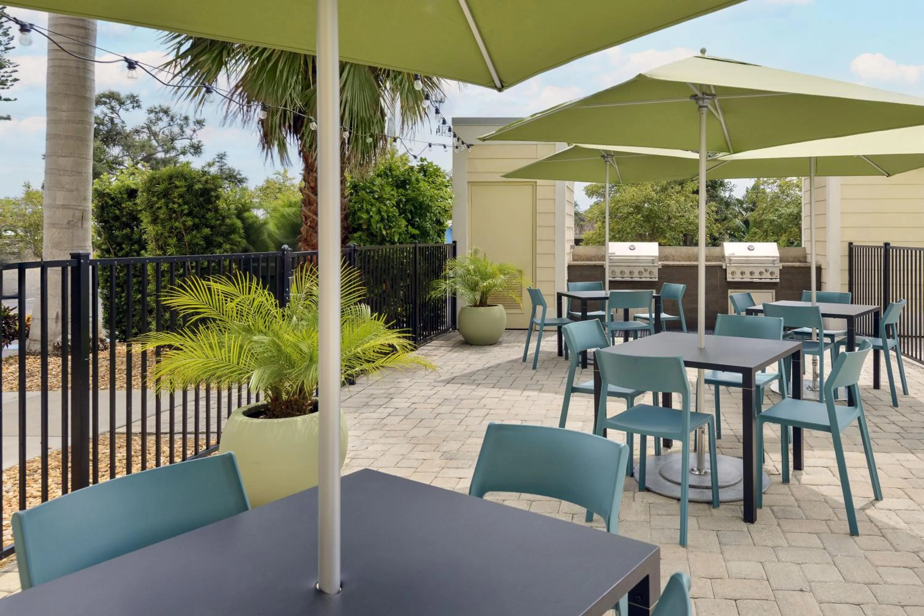 BBQ facilities in Home2 Suites By Hilton Nokomis