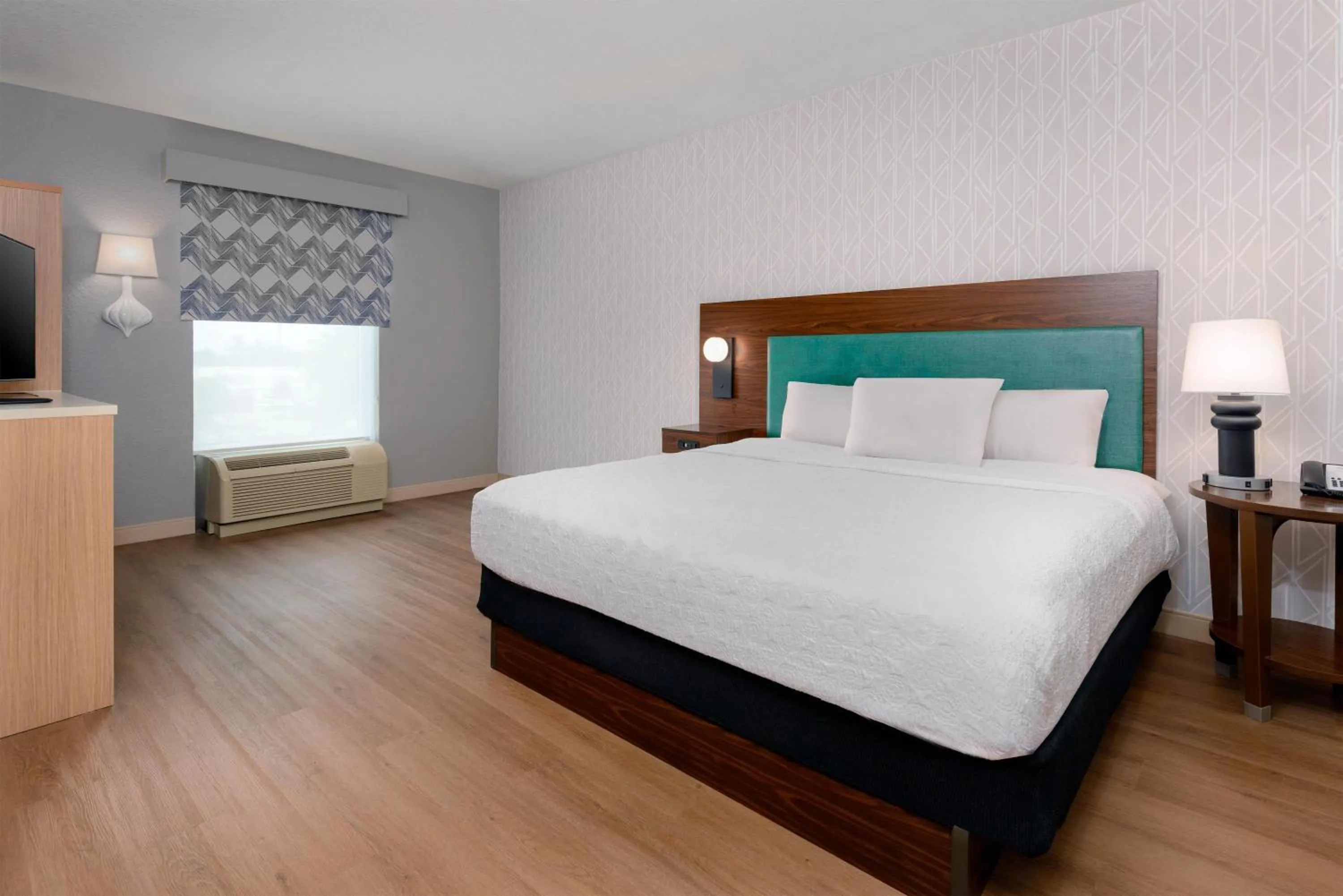 Bed in Home2 Suites By Hilton Nokomis