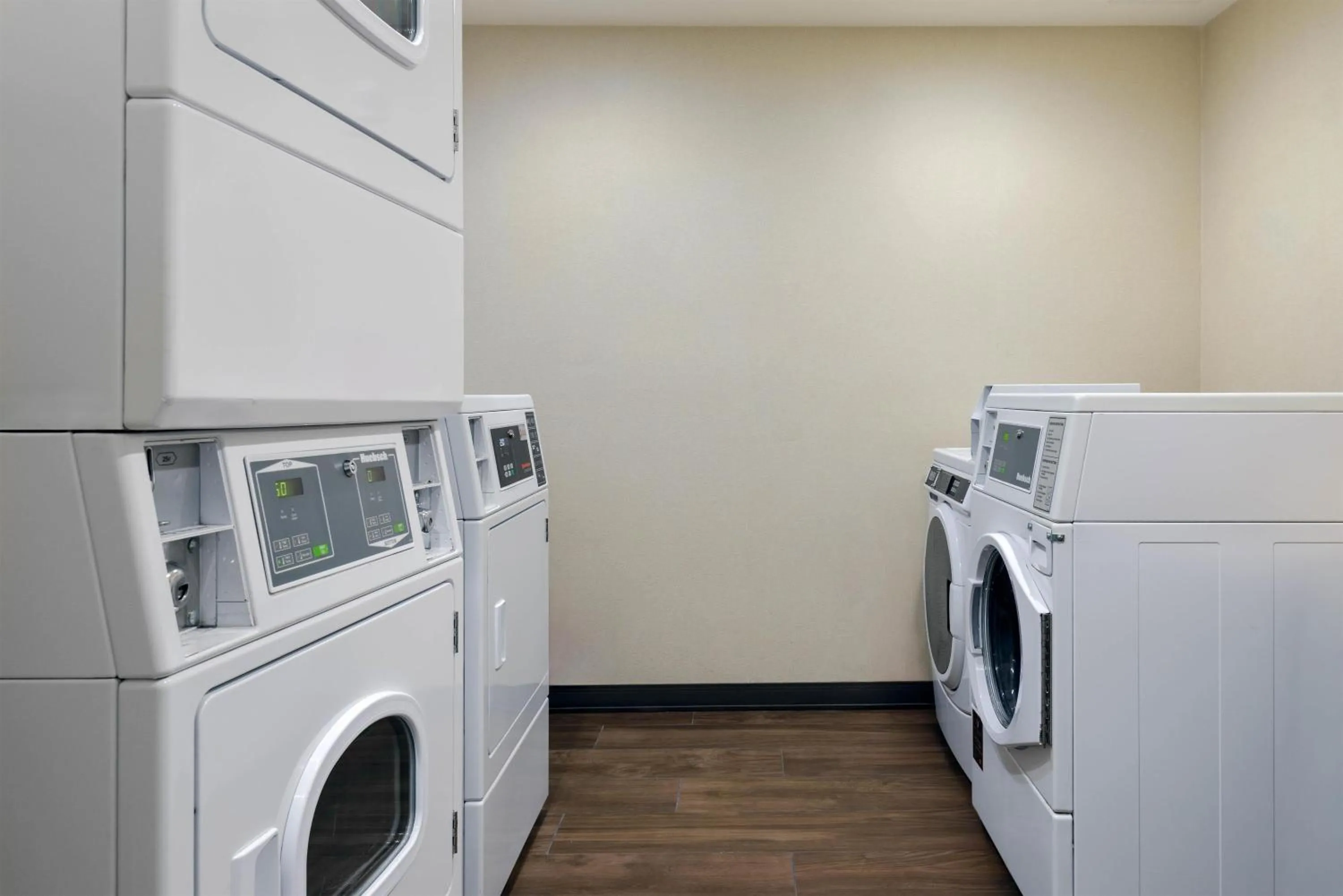laundry in Home2 Suites By Hilton Nokomis