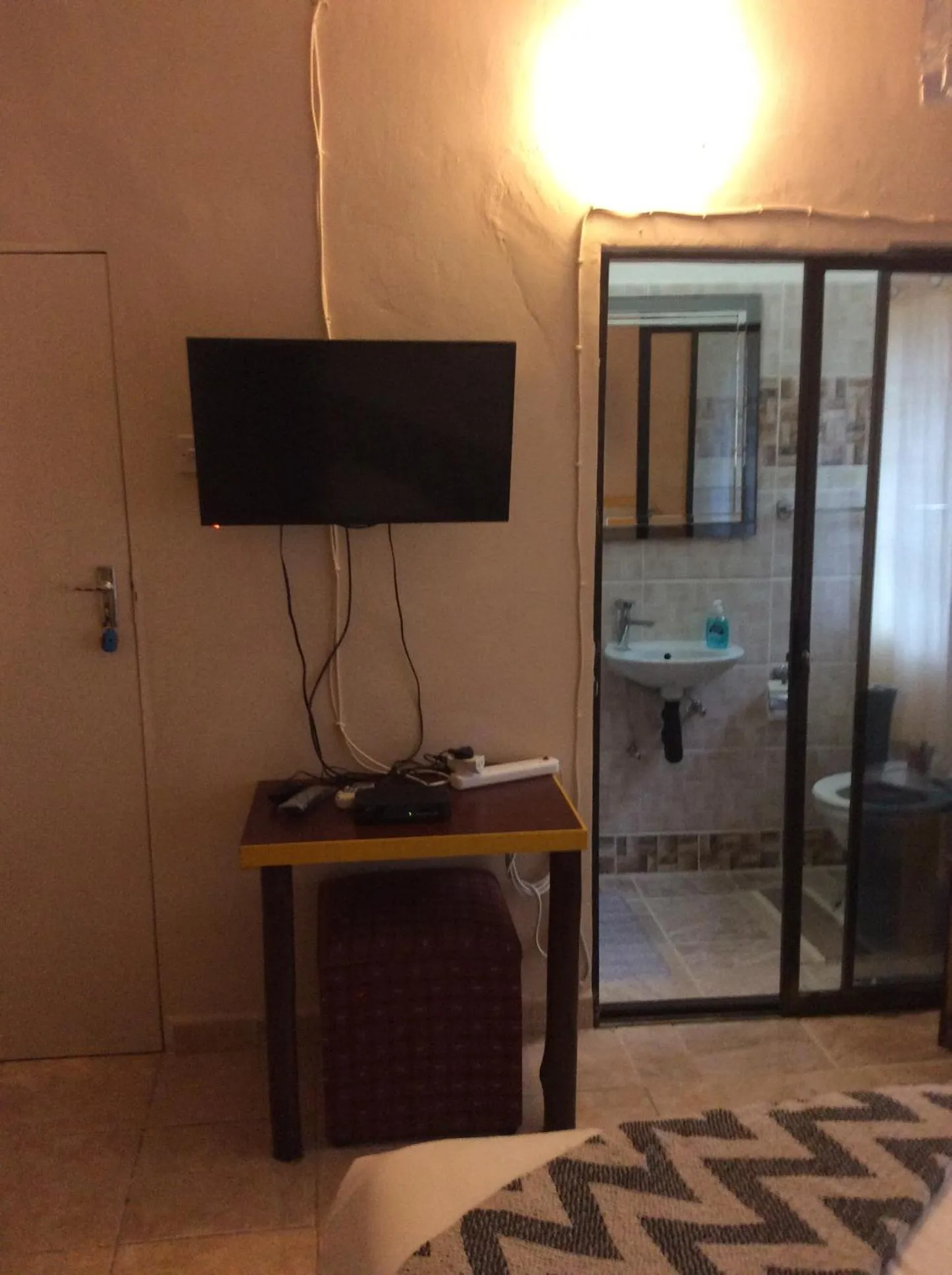 Bed in Chiloto Guest House