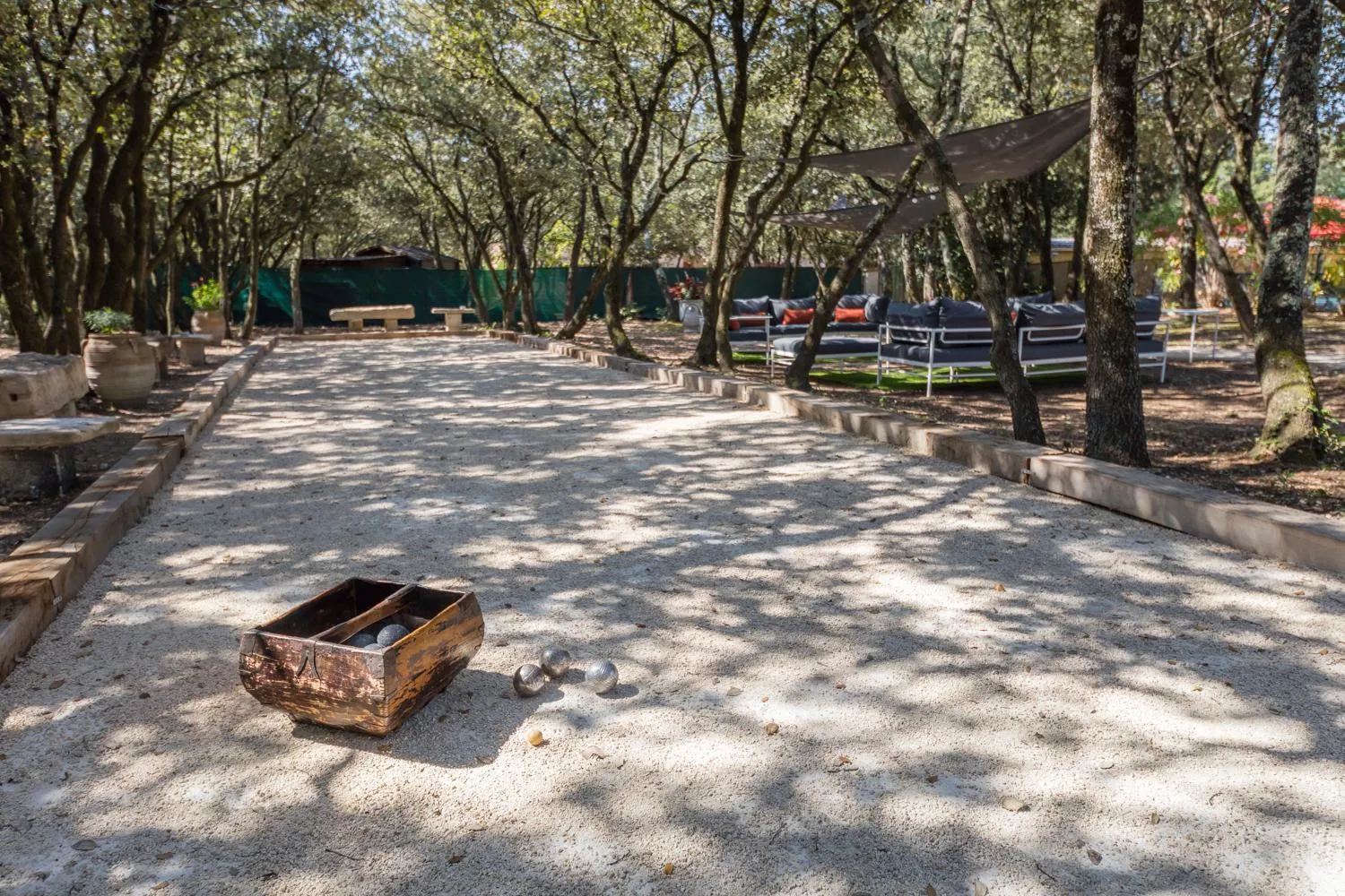 Garden in Logis Hôtel La Bastide De Grignan & Restaurant "La Chênaie"