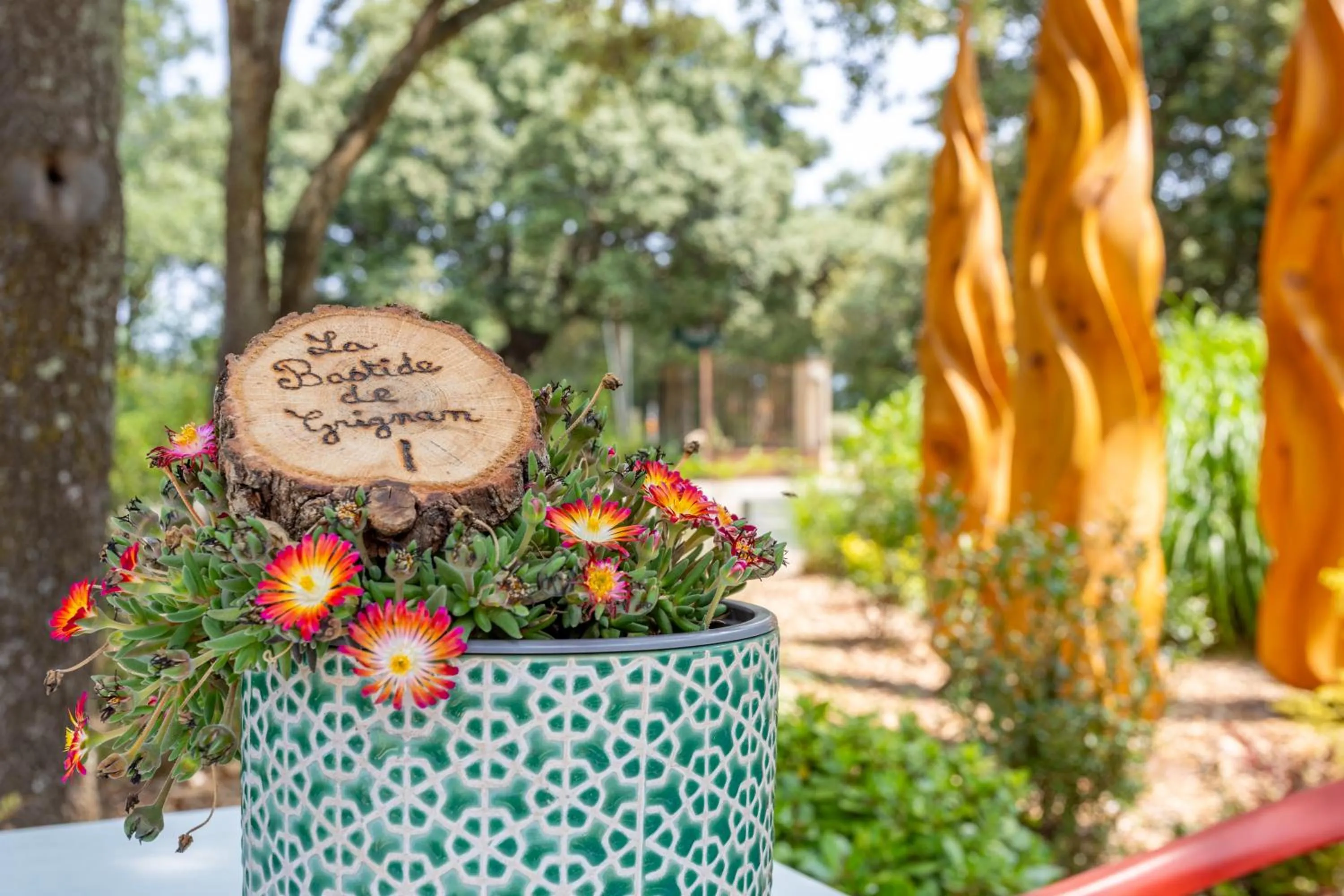 Garden in Logis Hôtel La Bastide De Grignan & Restaurant "La Chênaie"