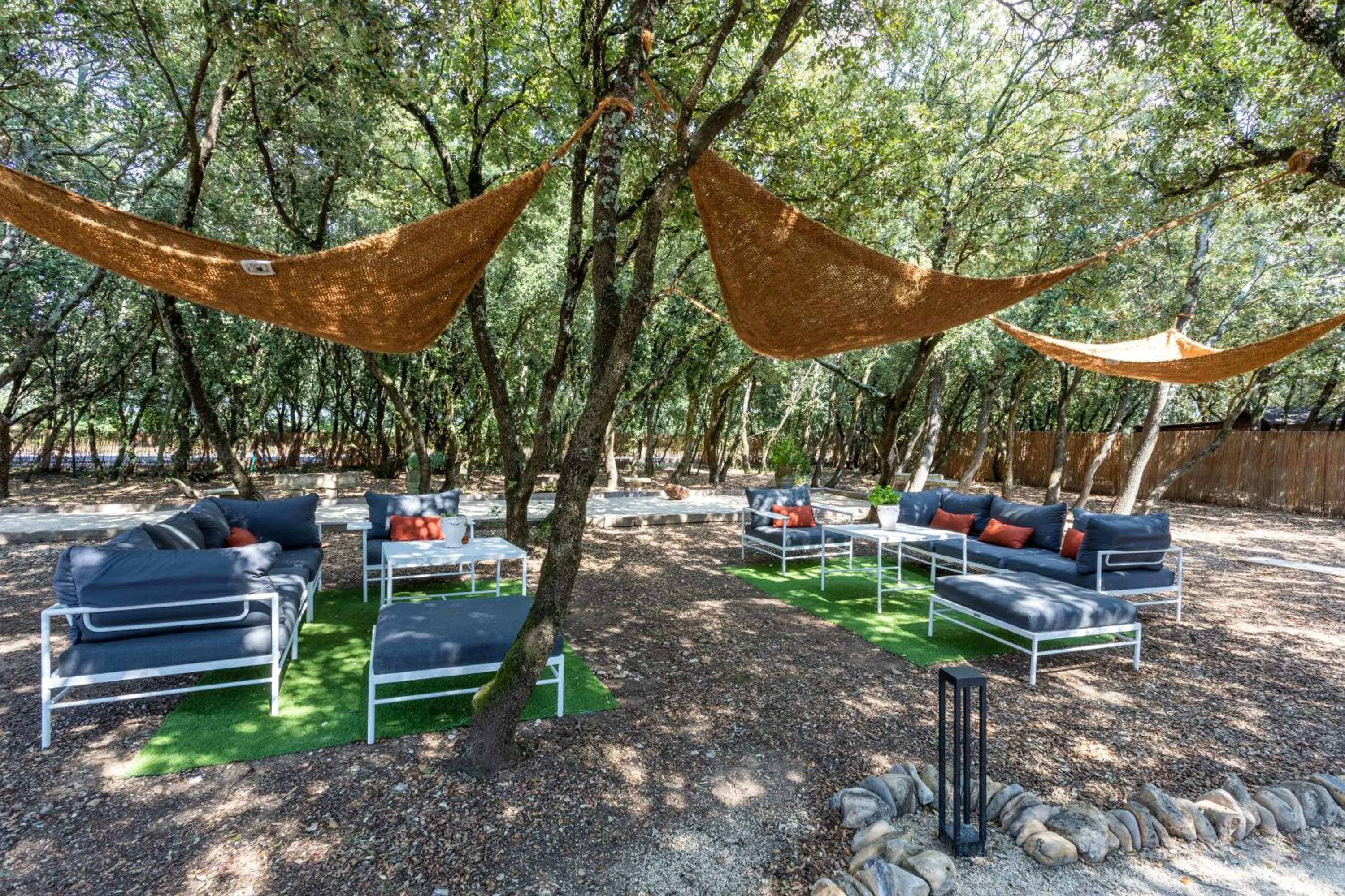 Garden in Logis Hôtel La Bastide De Grignan & Restaurant "La Chênaie"